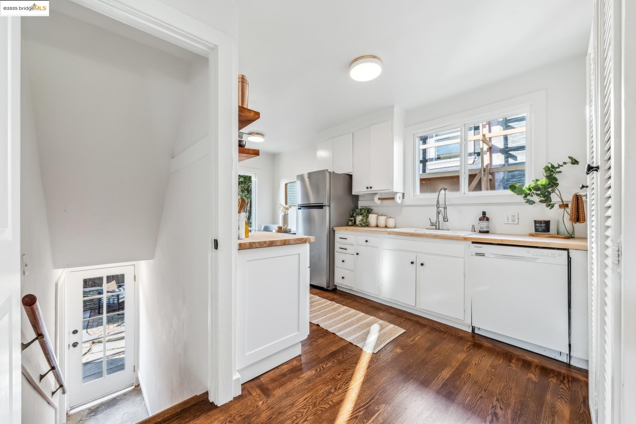 2745 Grande Vista Ave