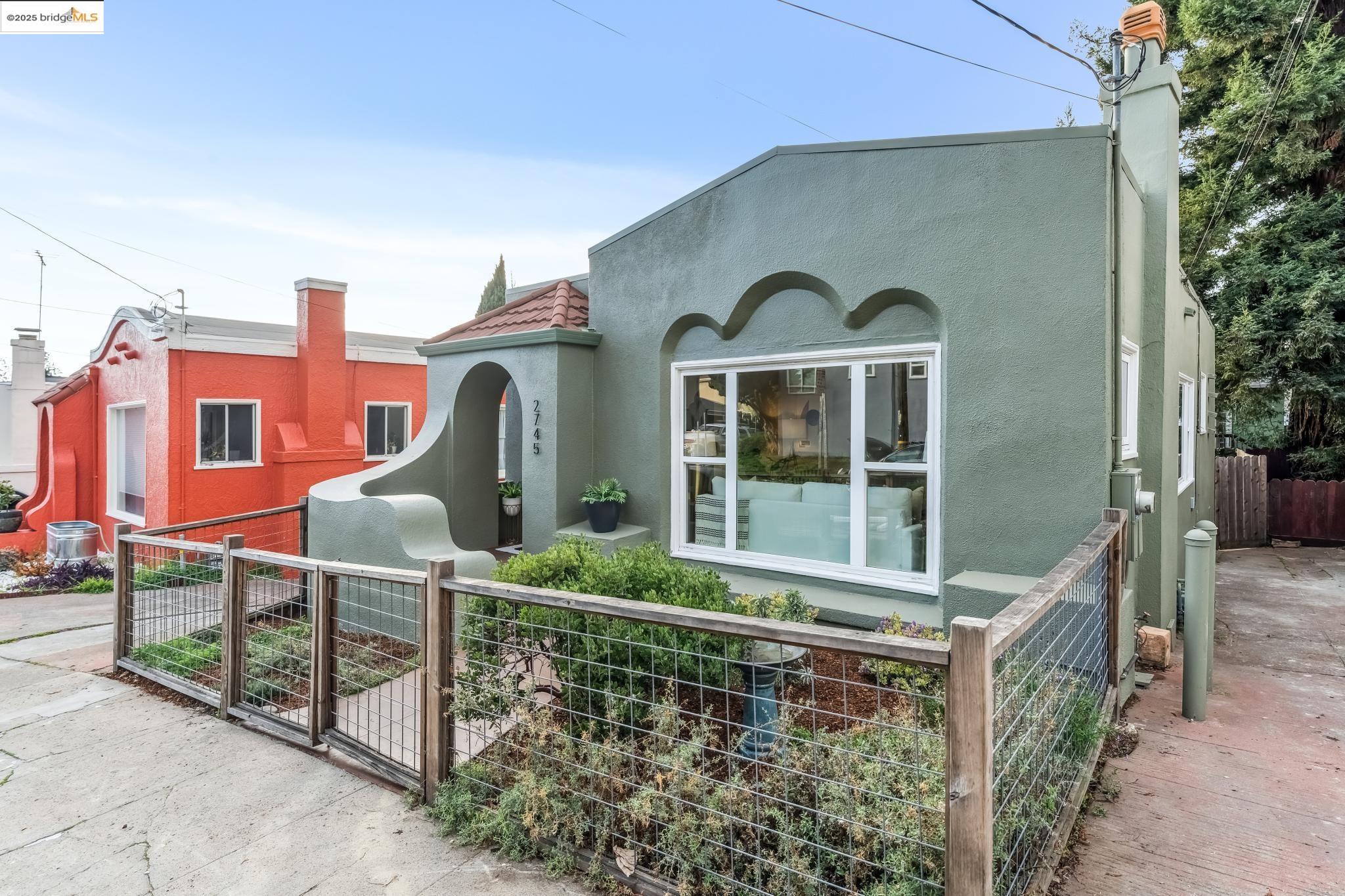 2745 Grande Vista Ave