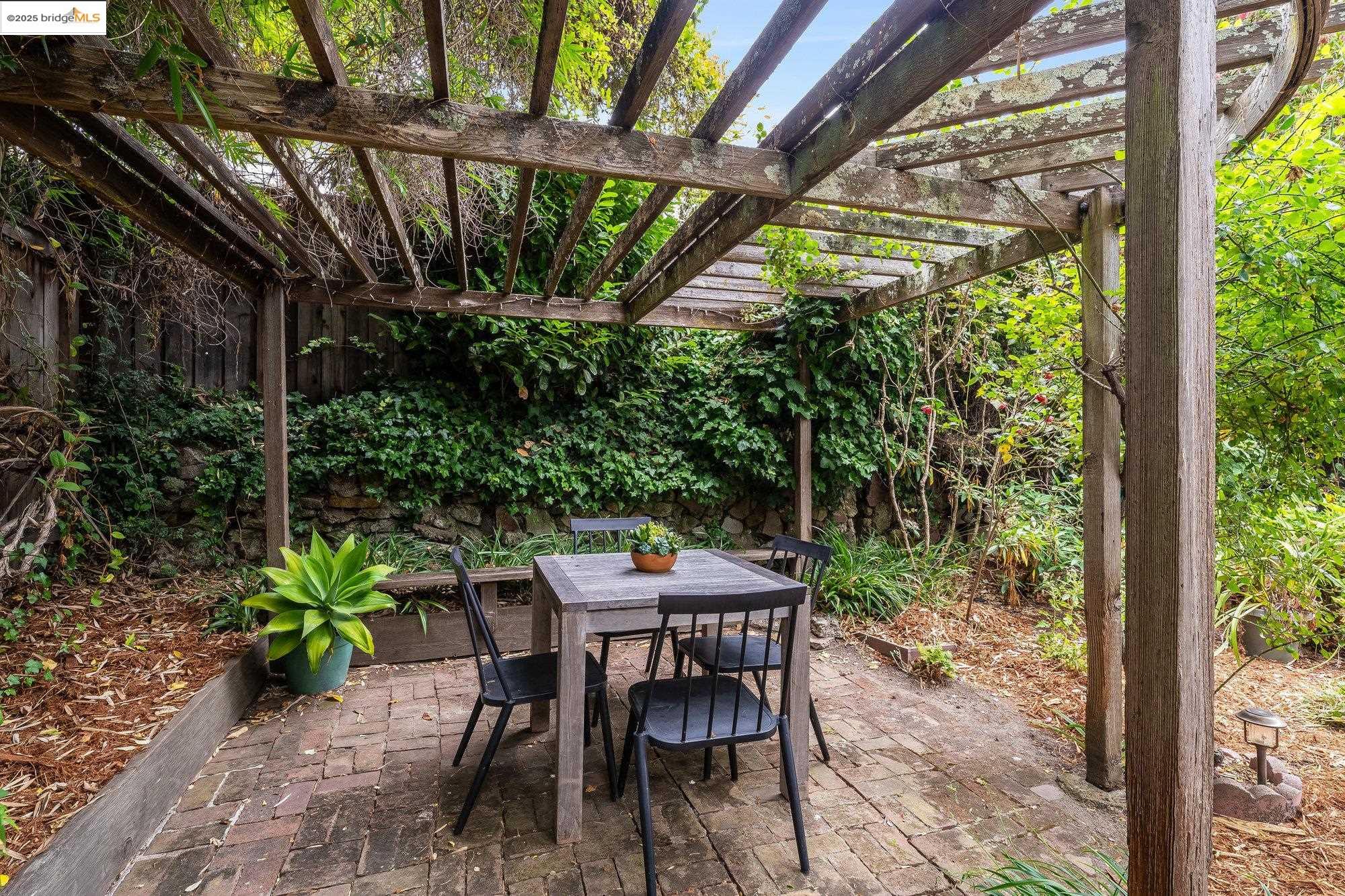 839 Mendocino Ave