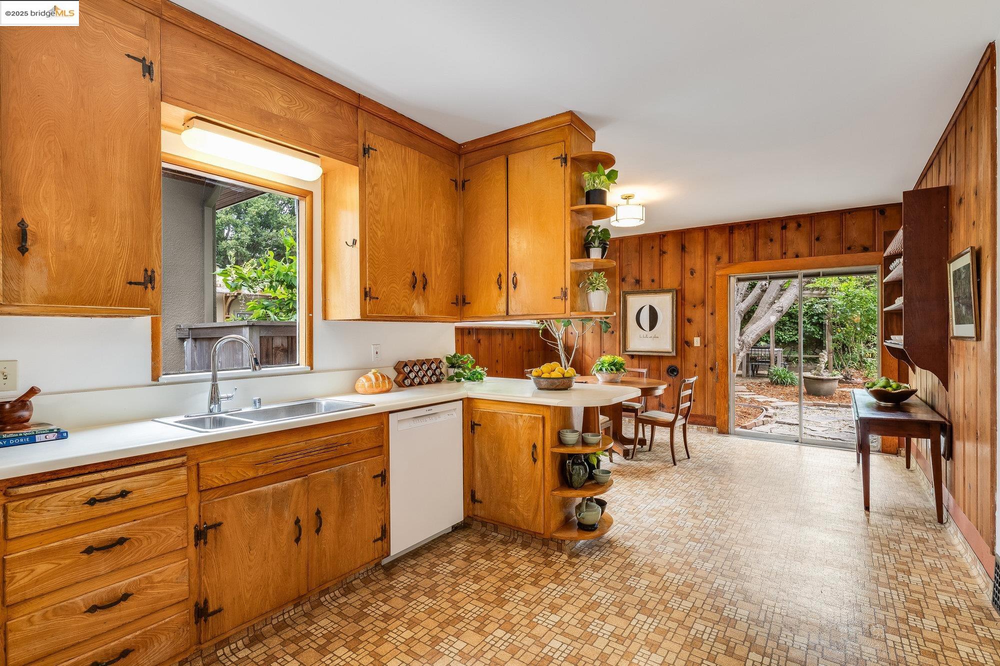 839 Mendocino Ave