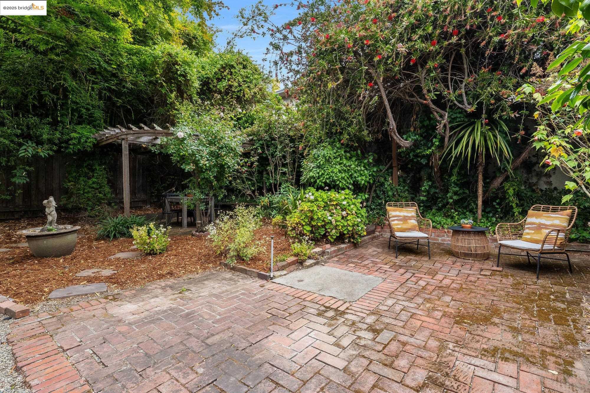 839 Mendocino Ave