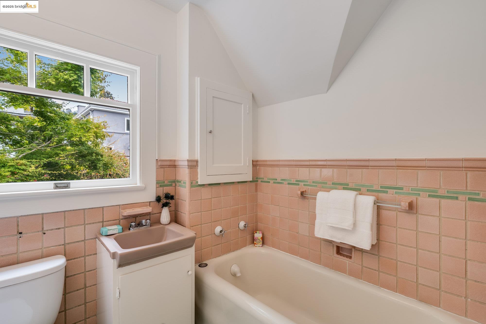 839 Mendocino Ave