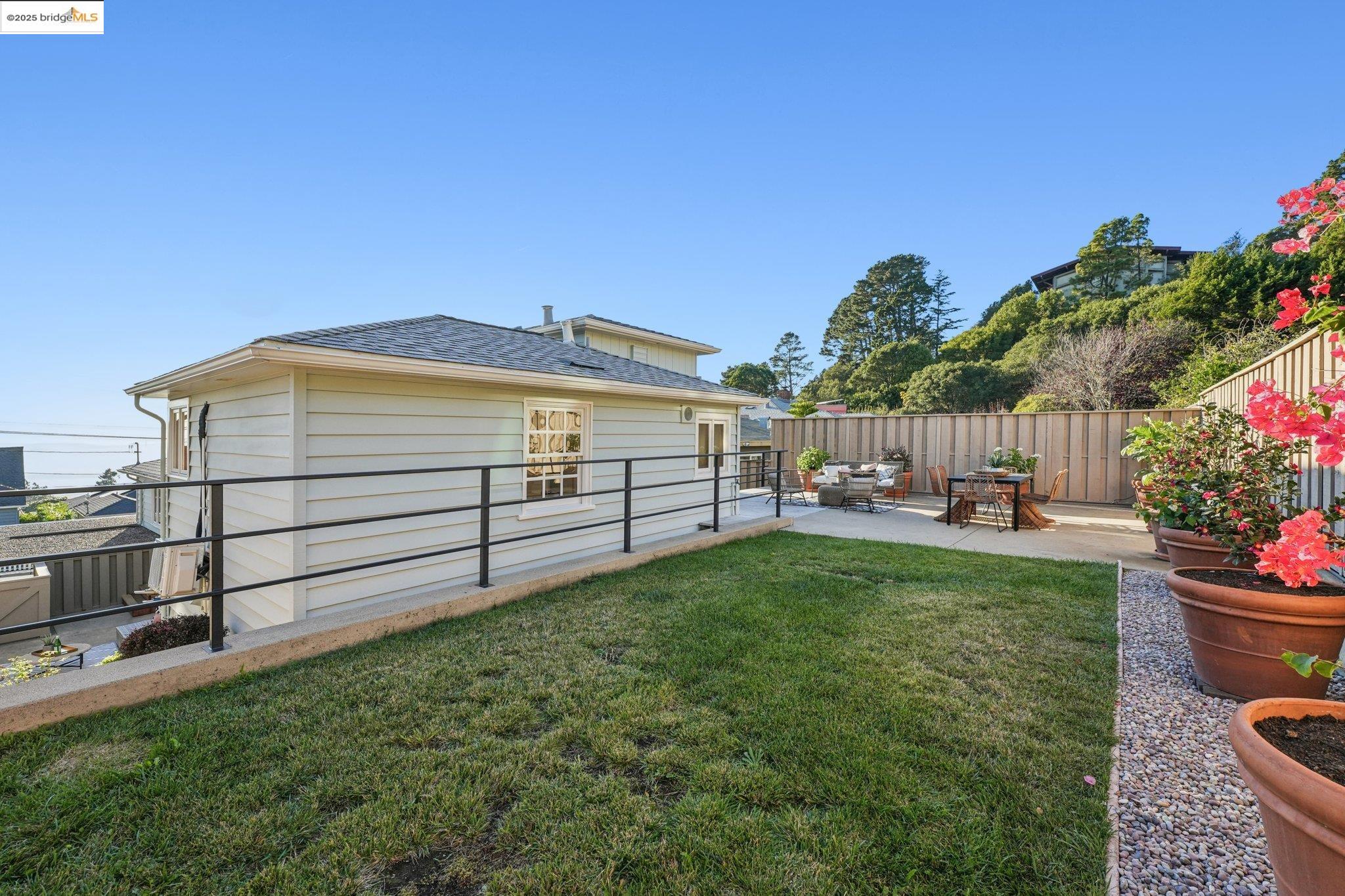 19 Highland Blvd