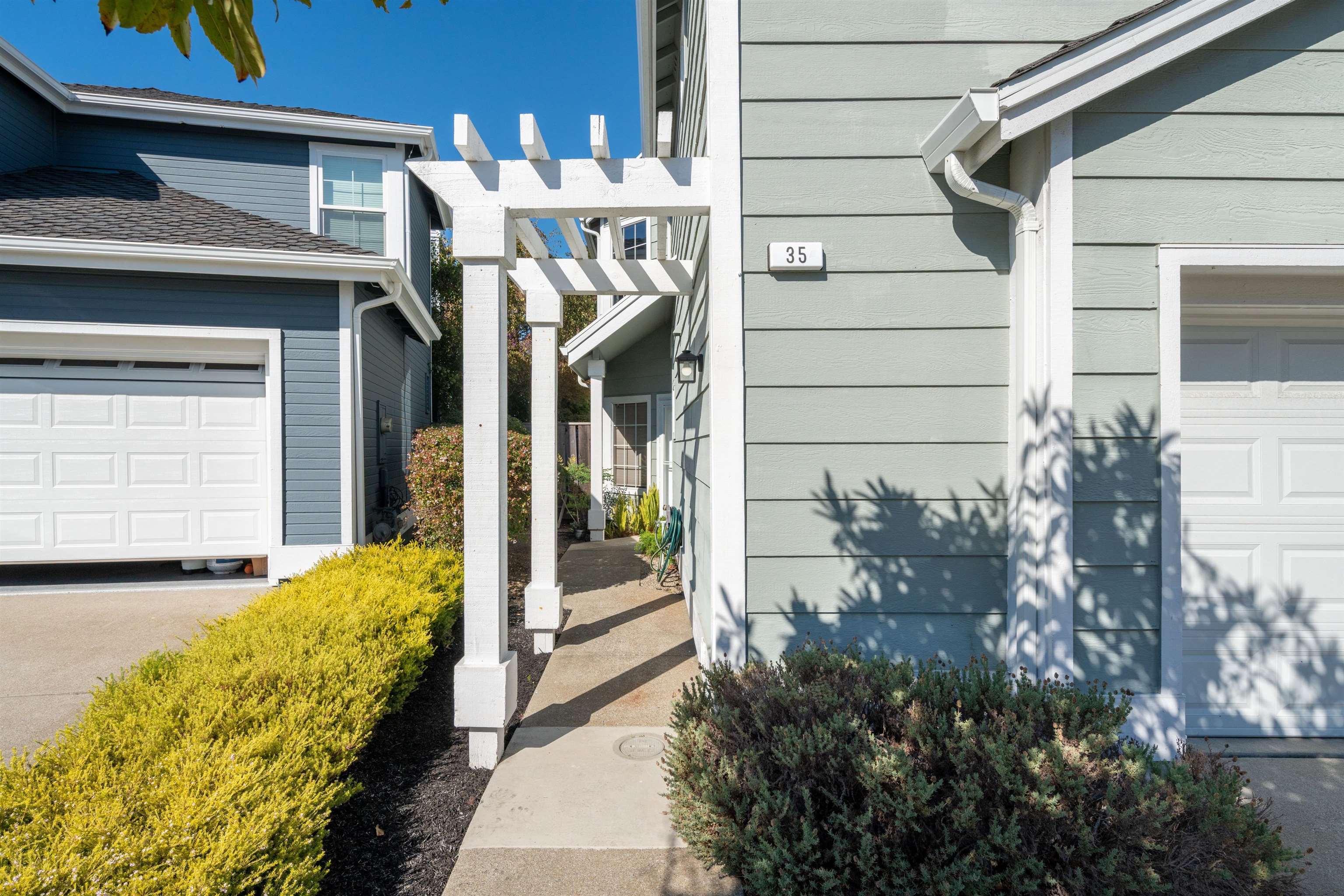 35 Southwind Cir