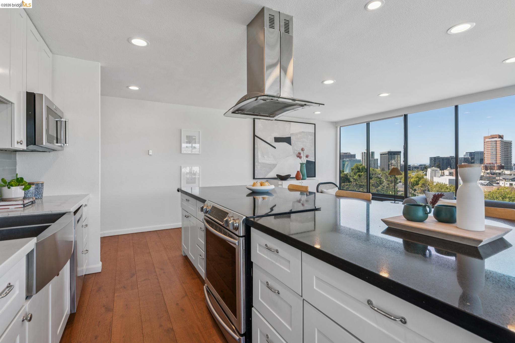 565 Bellevue Ave # 806