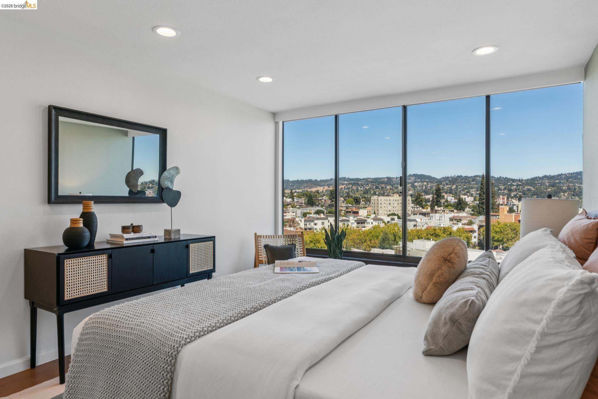 565 Bellevue Ave # 806