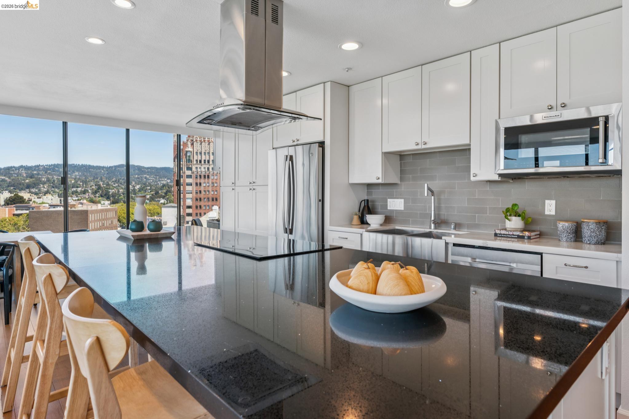 565 Bellevue Ave # 806