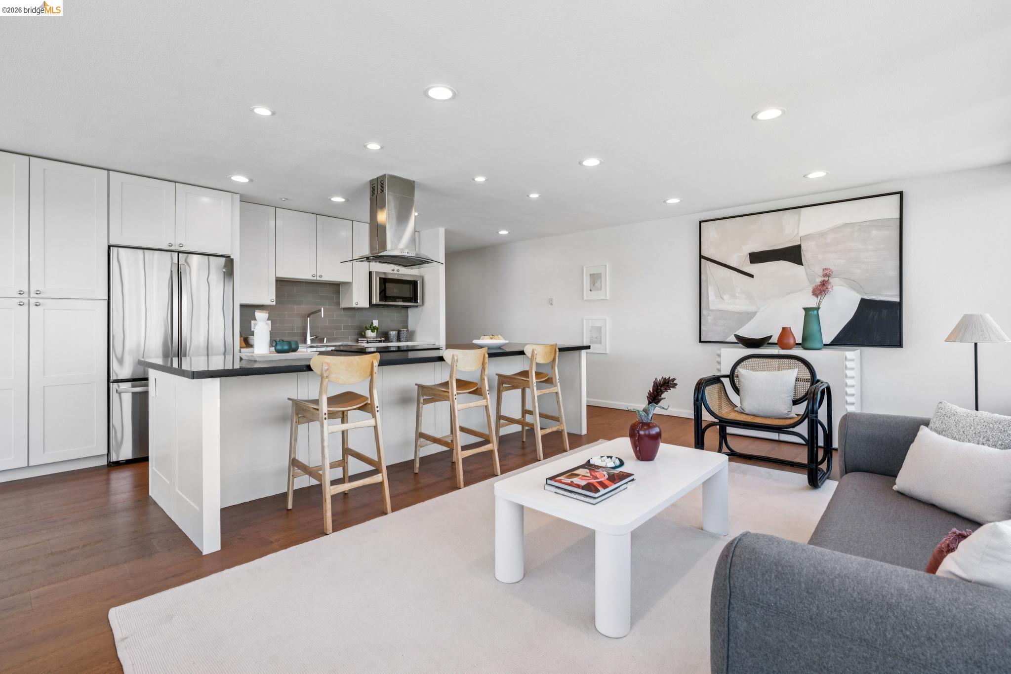 565 Bellevue Ave # 806