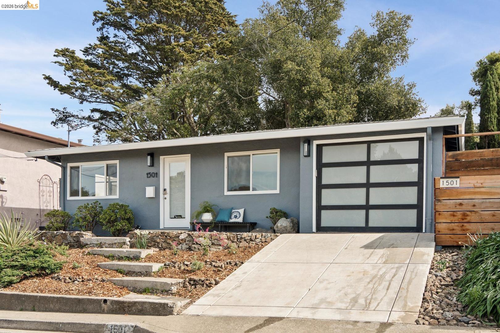 1501 Fairview AVE