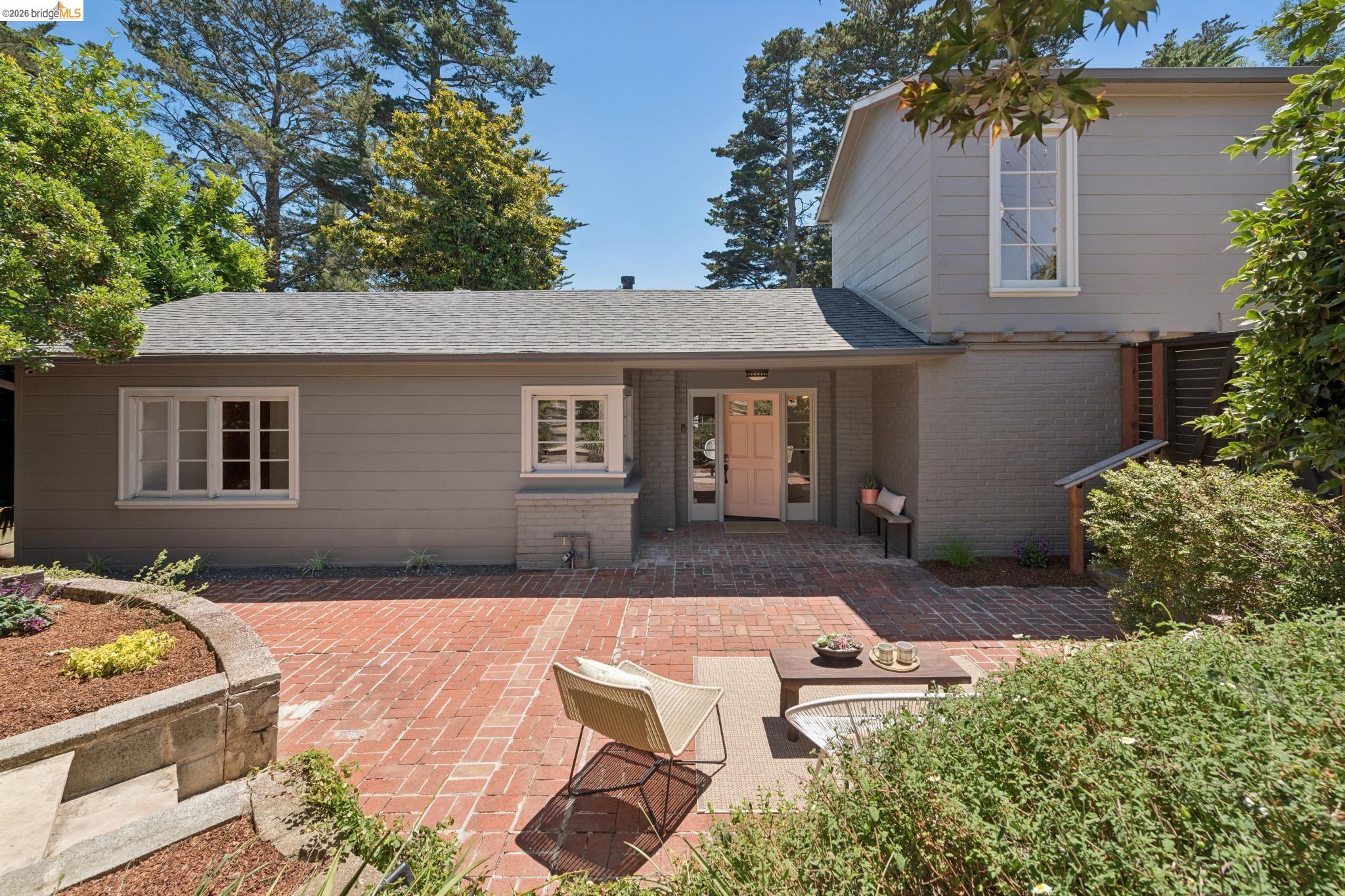 2339 Thackeray Dr