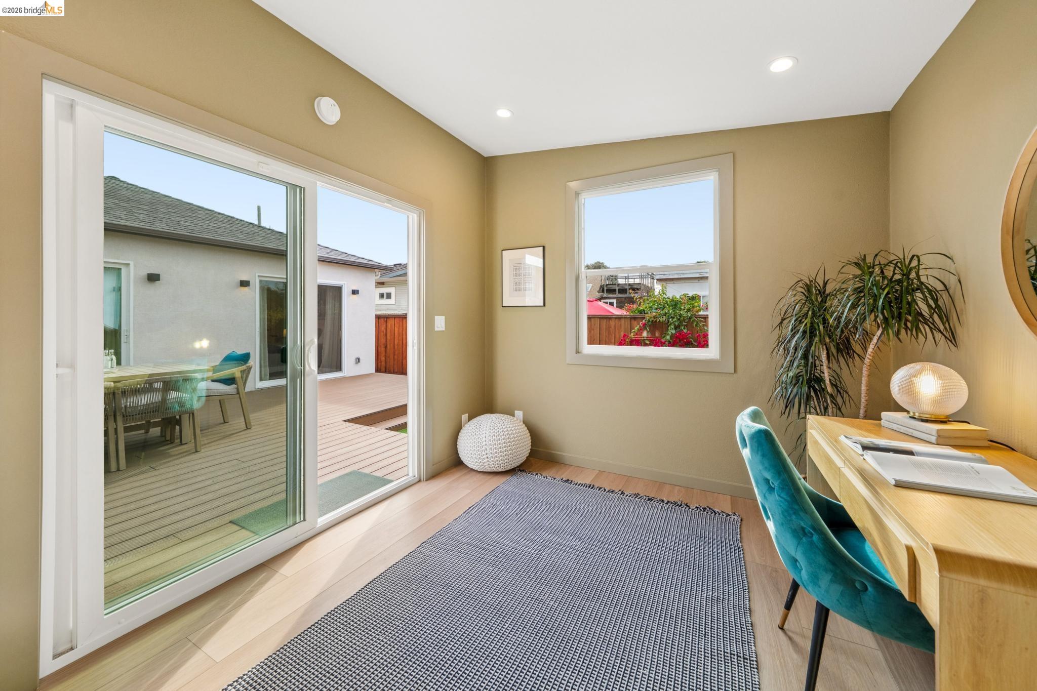 1537 Carleton St