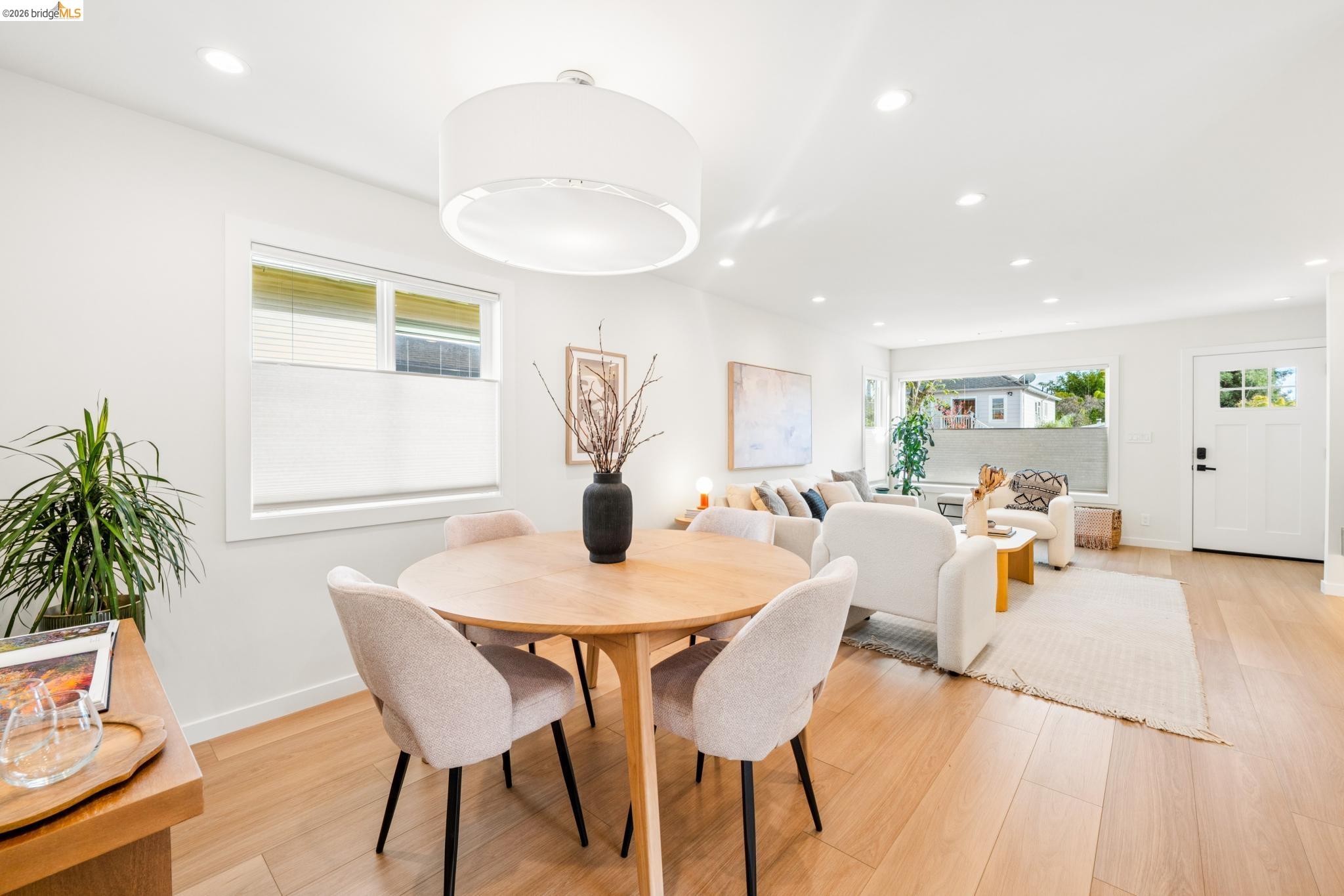 1537 Carleton St