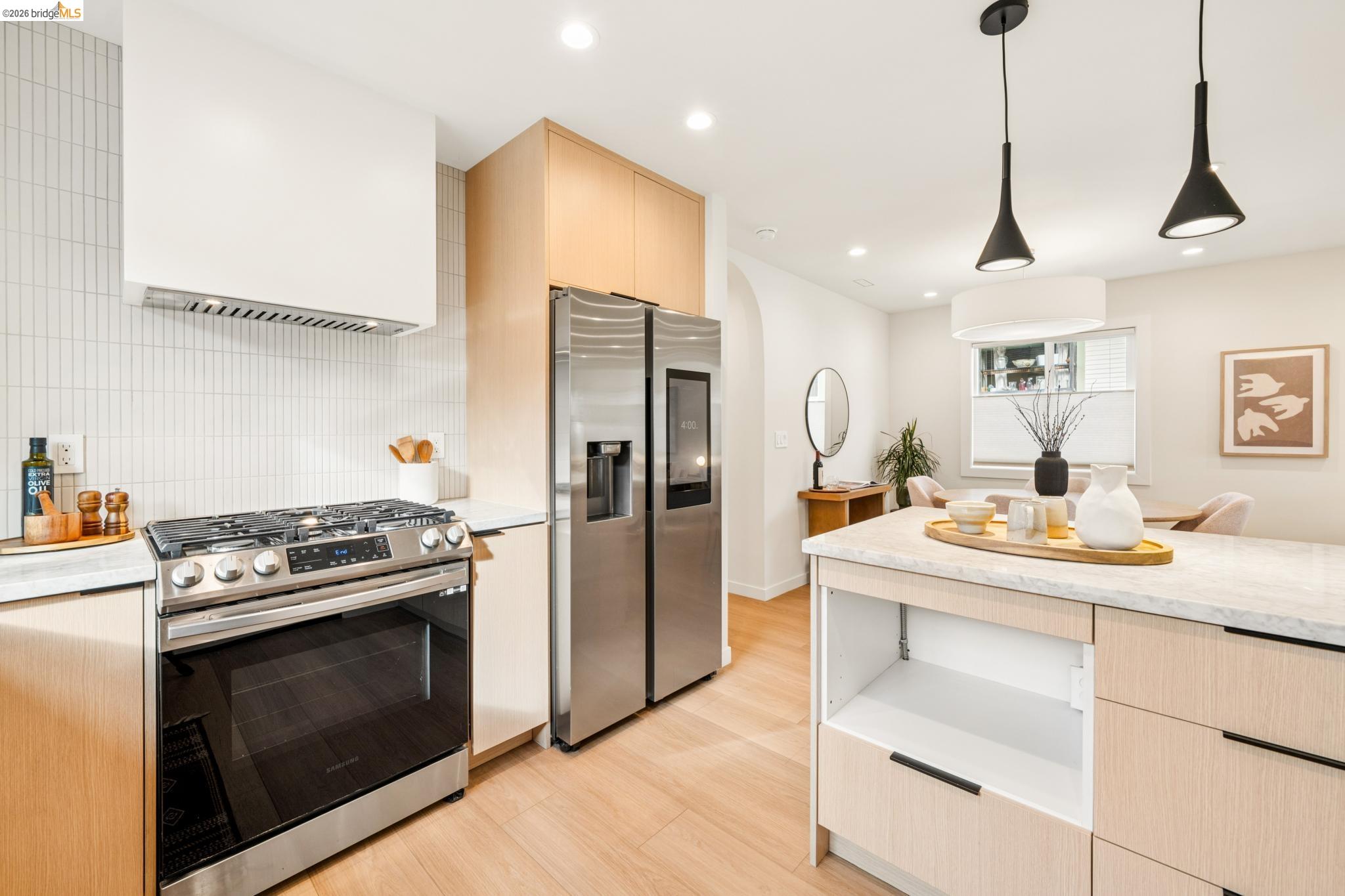 1537 Carleton St