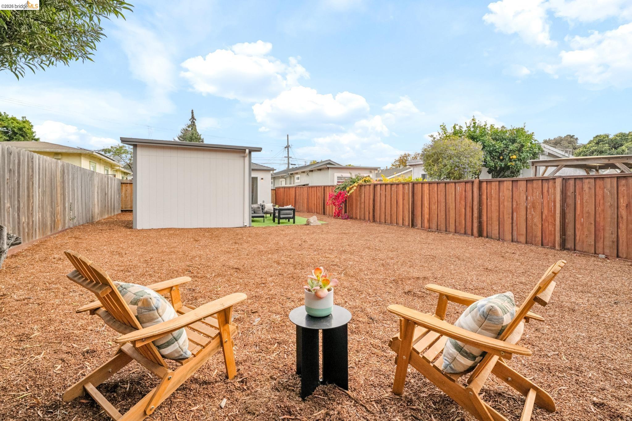 1537 Carleton St