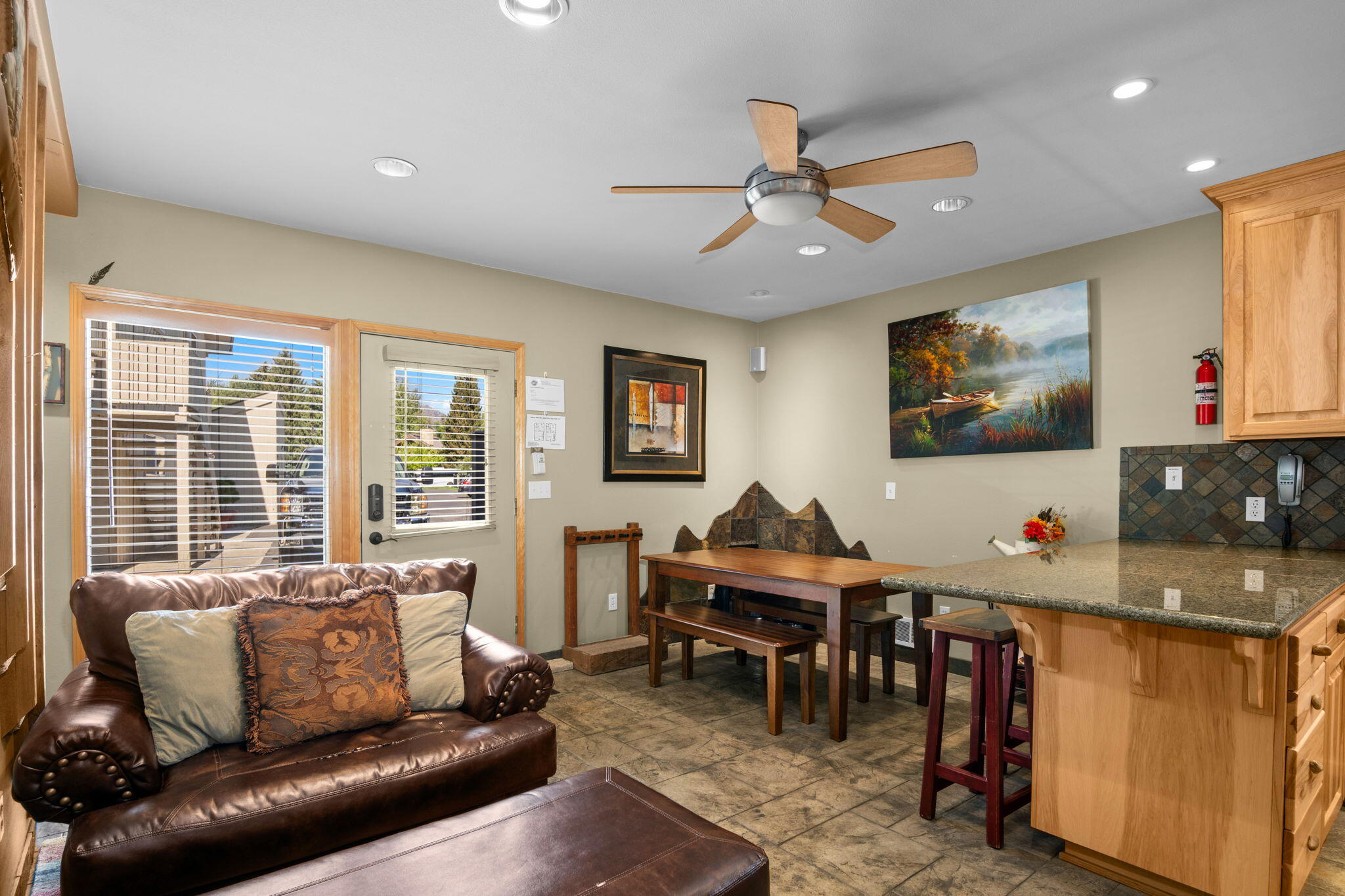 280 S 3rd Ave, 24