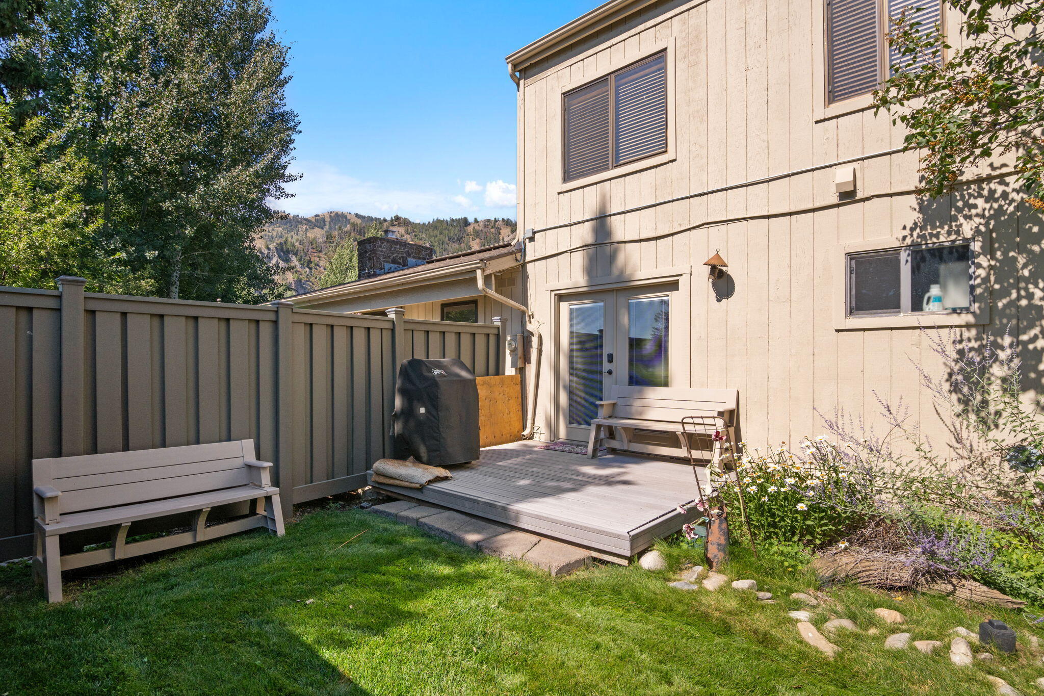 280 S 3rd Ave, 24