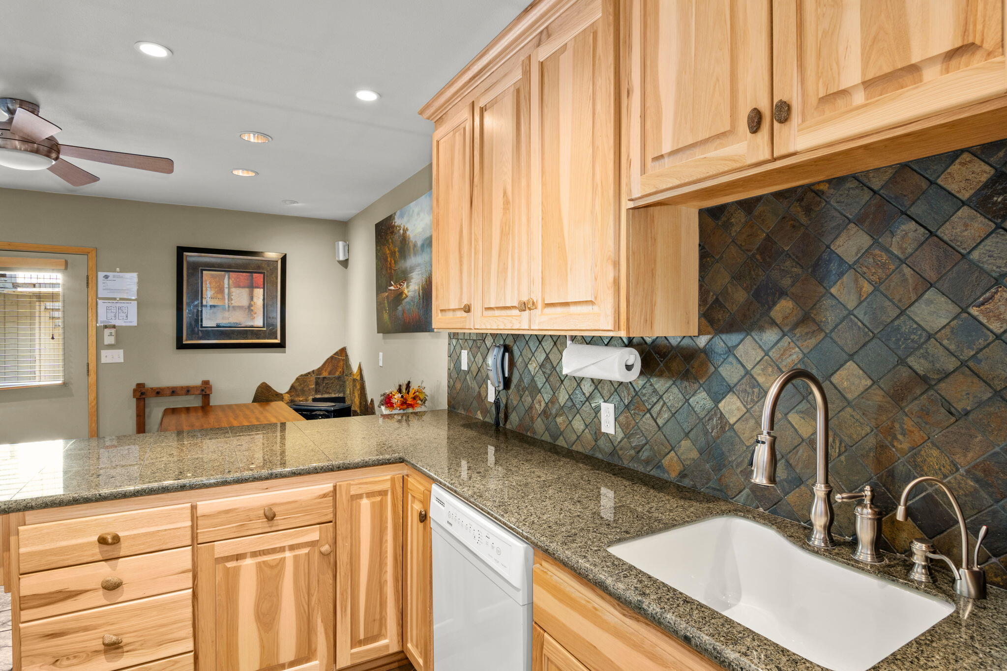 280 S 3rd Ave, 24