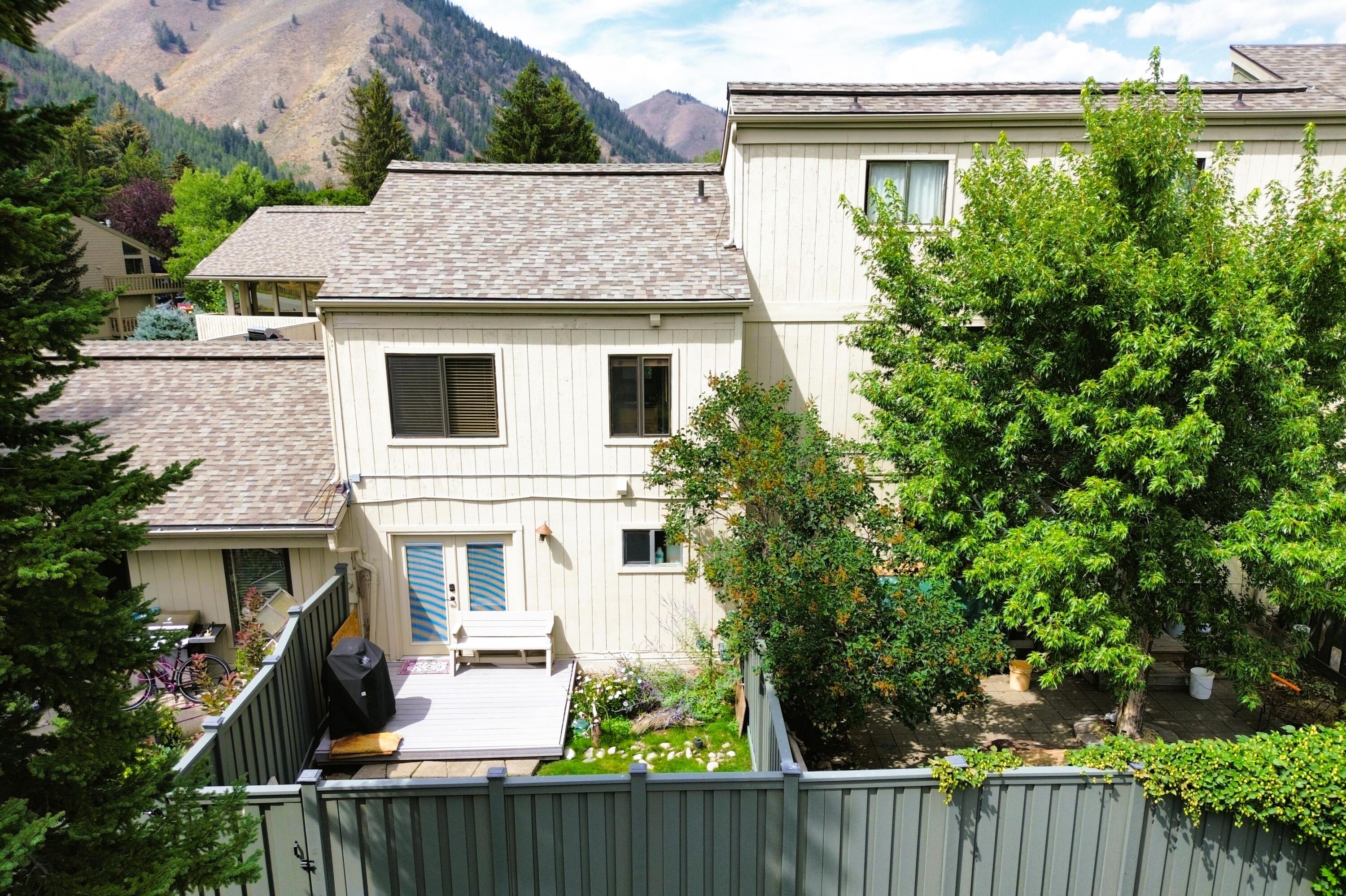 280 S 3rd Ave, 24