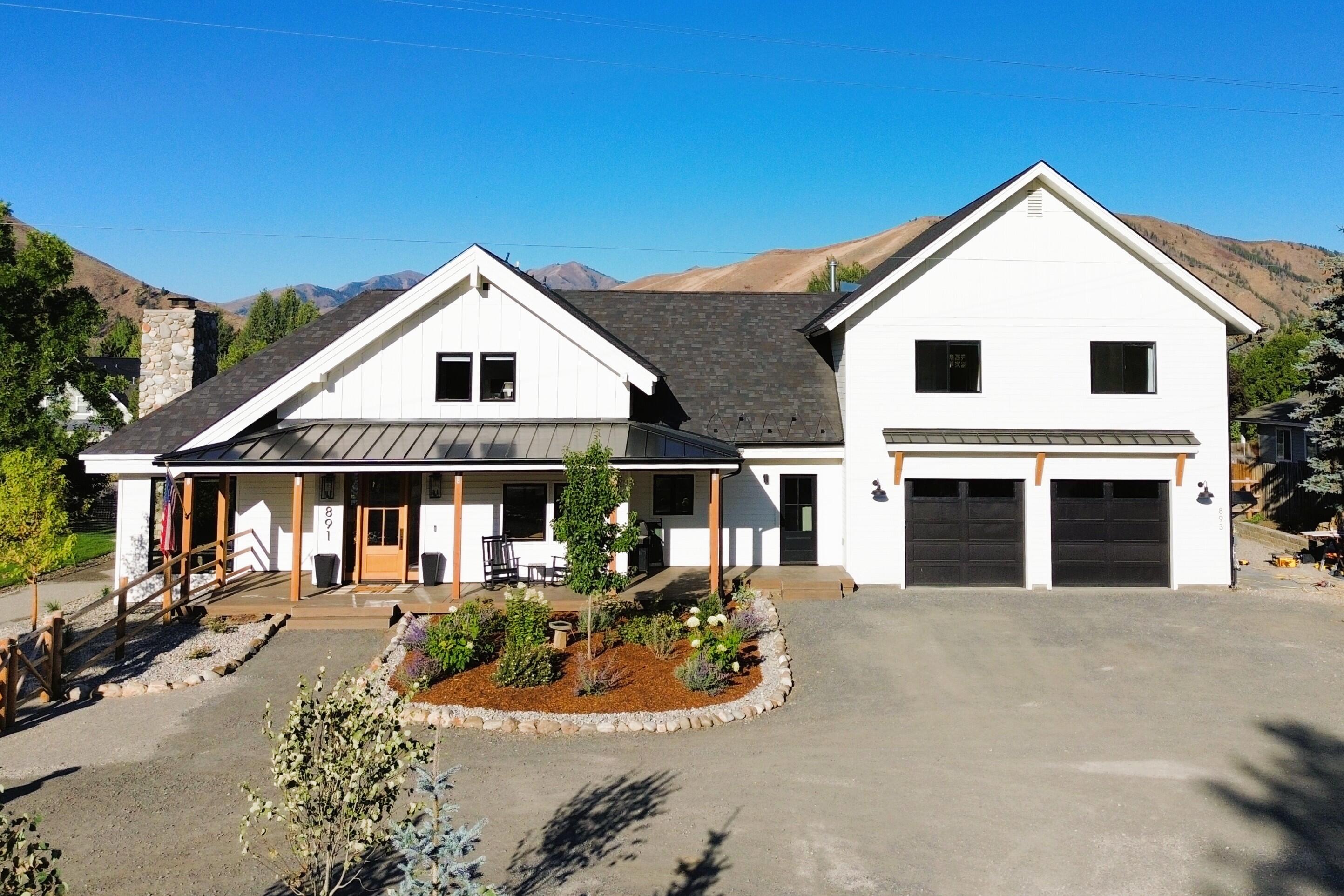 891 Foxmoor Dr