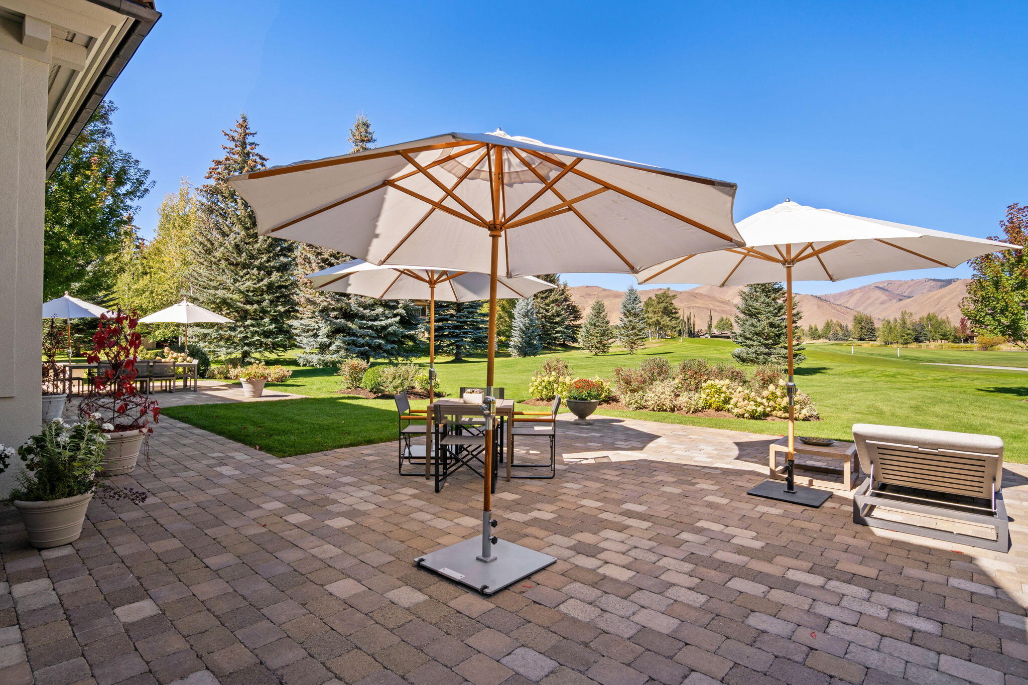 11 HIDDEN LAKE Dr