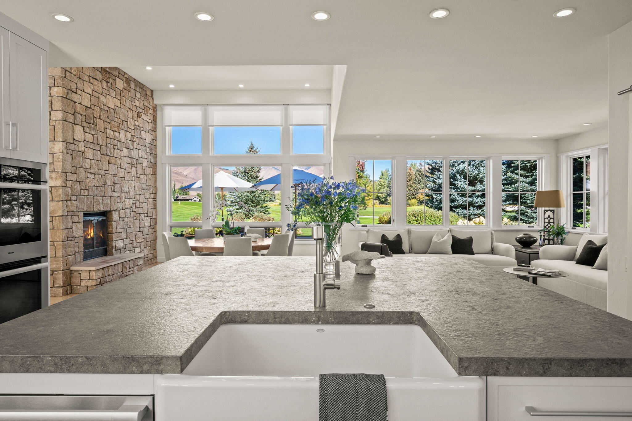11 HIDDEN LAKE Dr