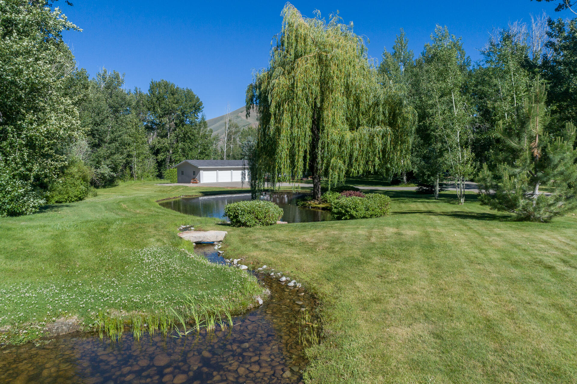 100 & 200 Trout Lane