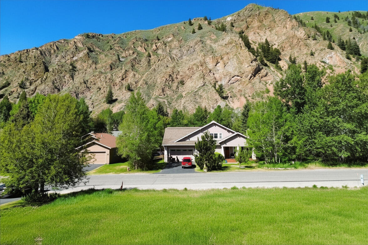 520 Angela Dr