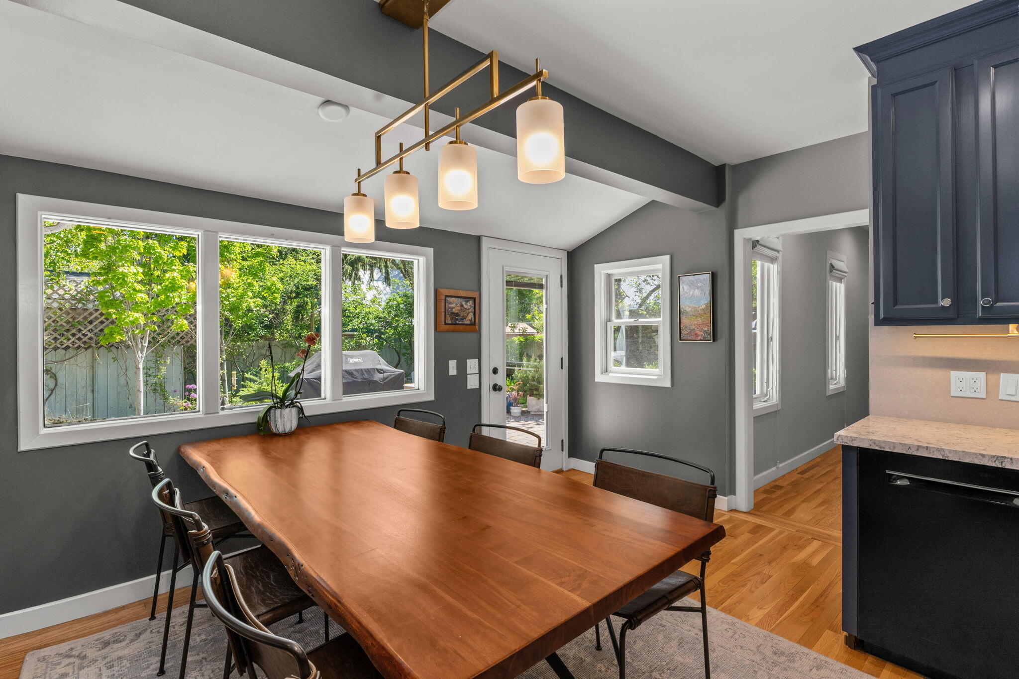 211 N 2nd Ave