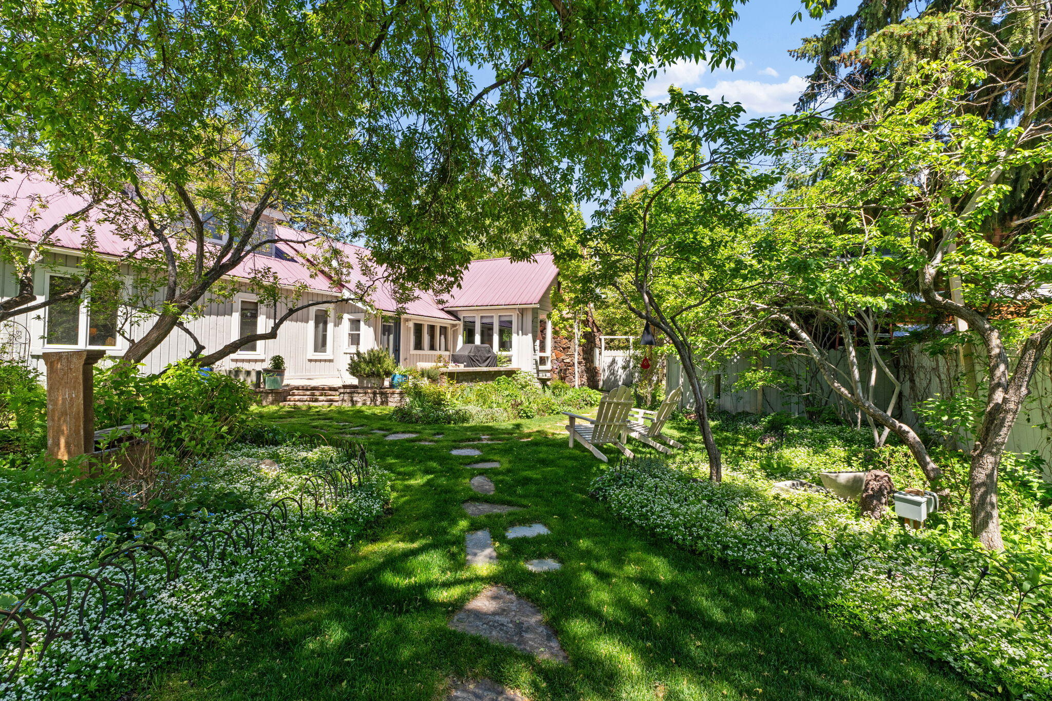 211 N 2nd Ave