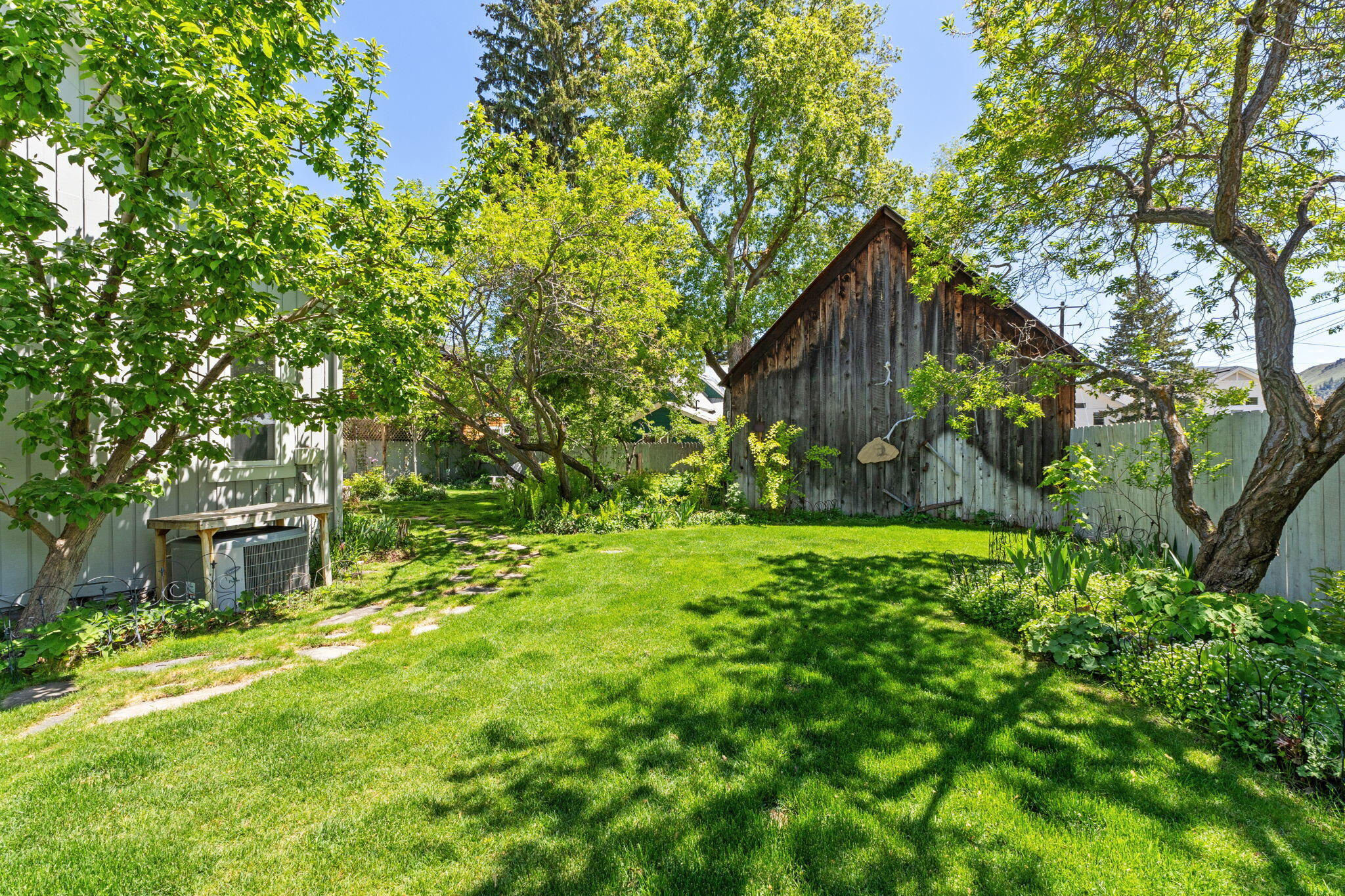 211 N 2nd Ave