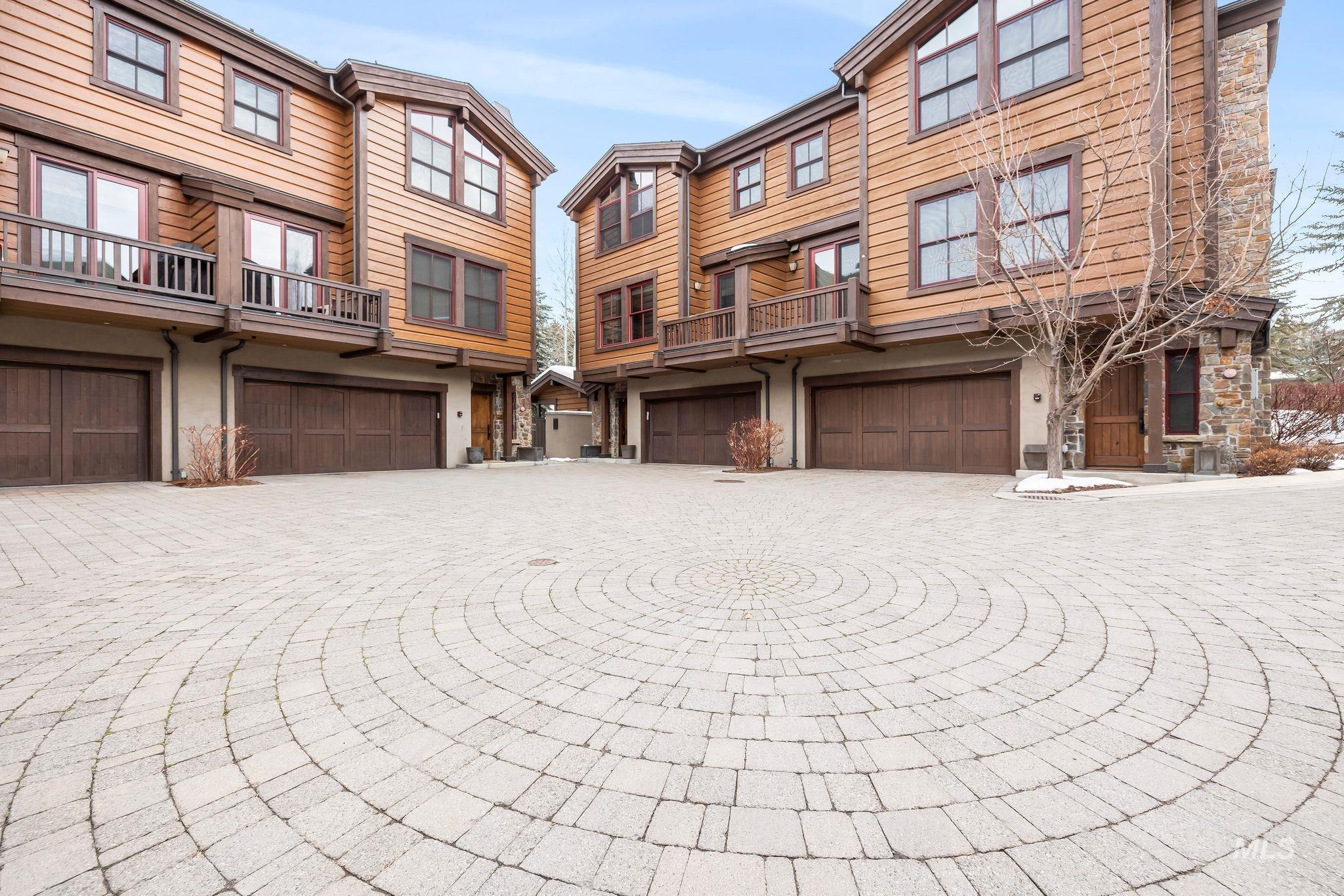 409 S Main # 6A Unit: #6A