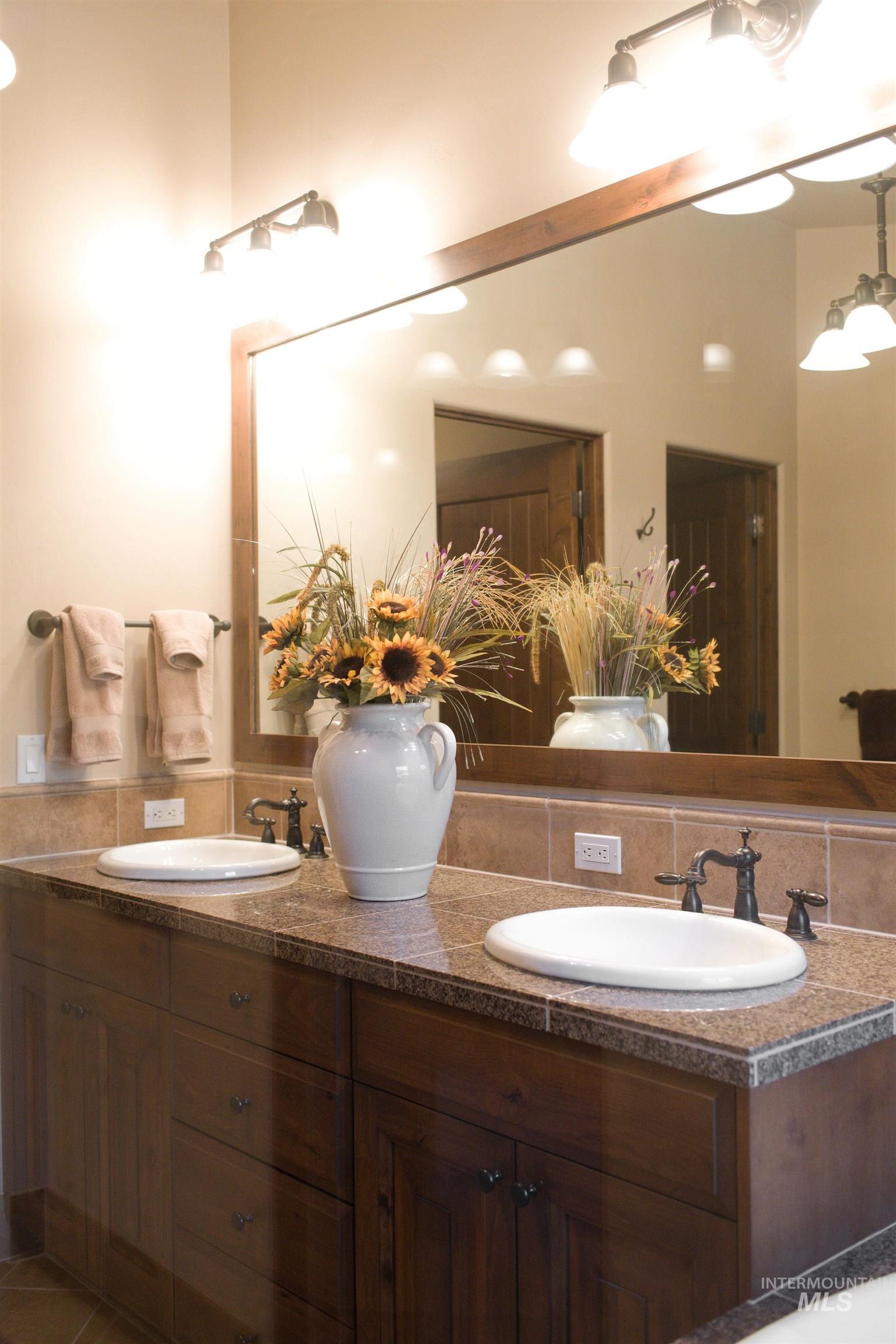 409 S Main # 6A Unit: #6A