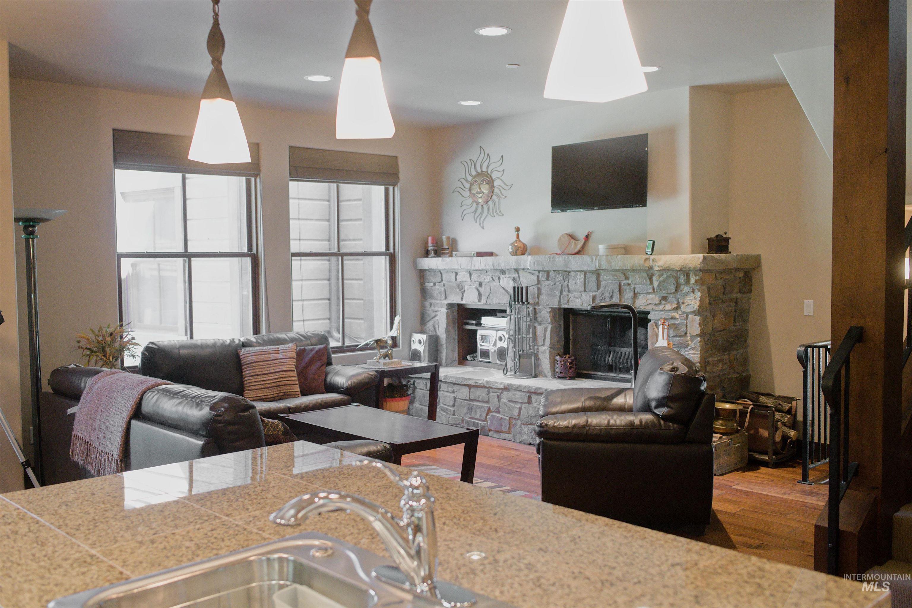 409 S Main # 6A Unit: #6A