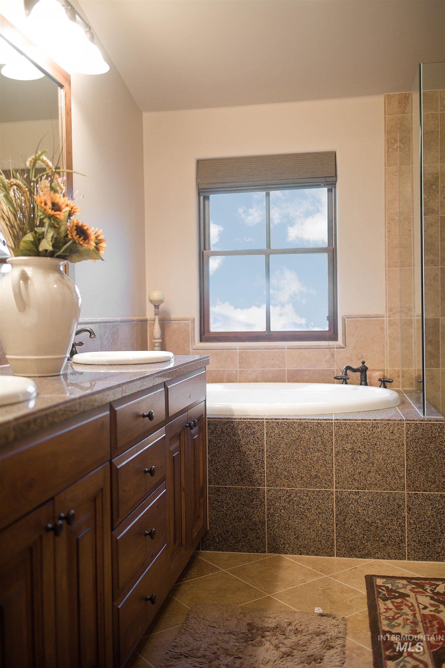 409 S Main # 6A Unit: #6A