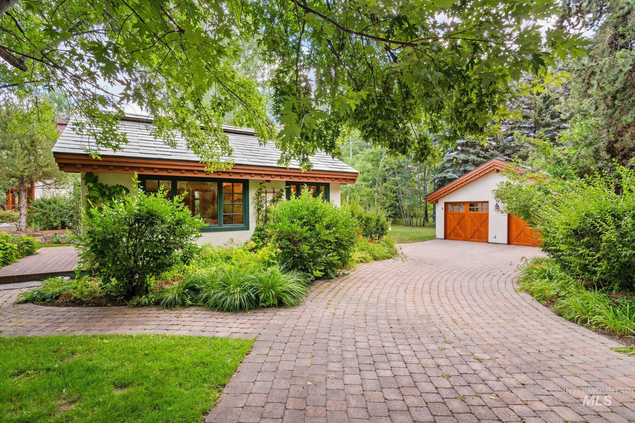 7 Rose Ct