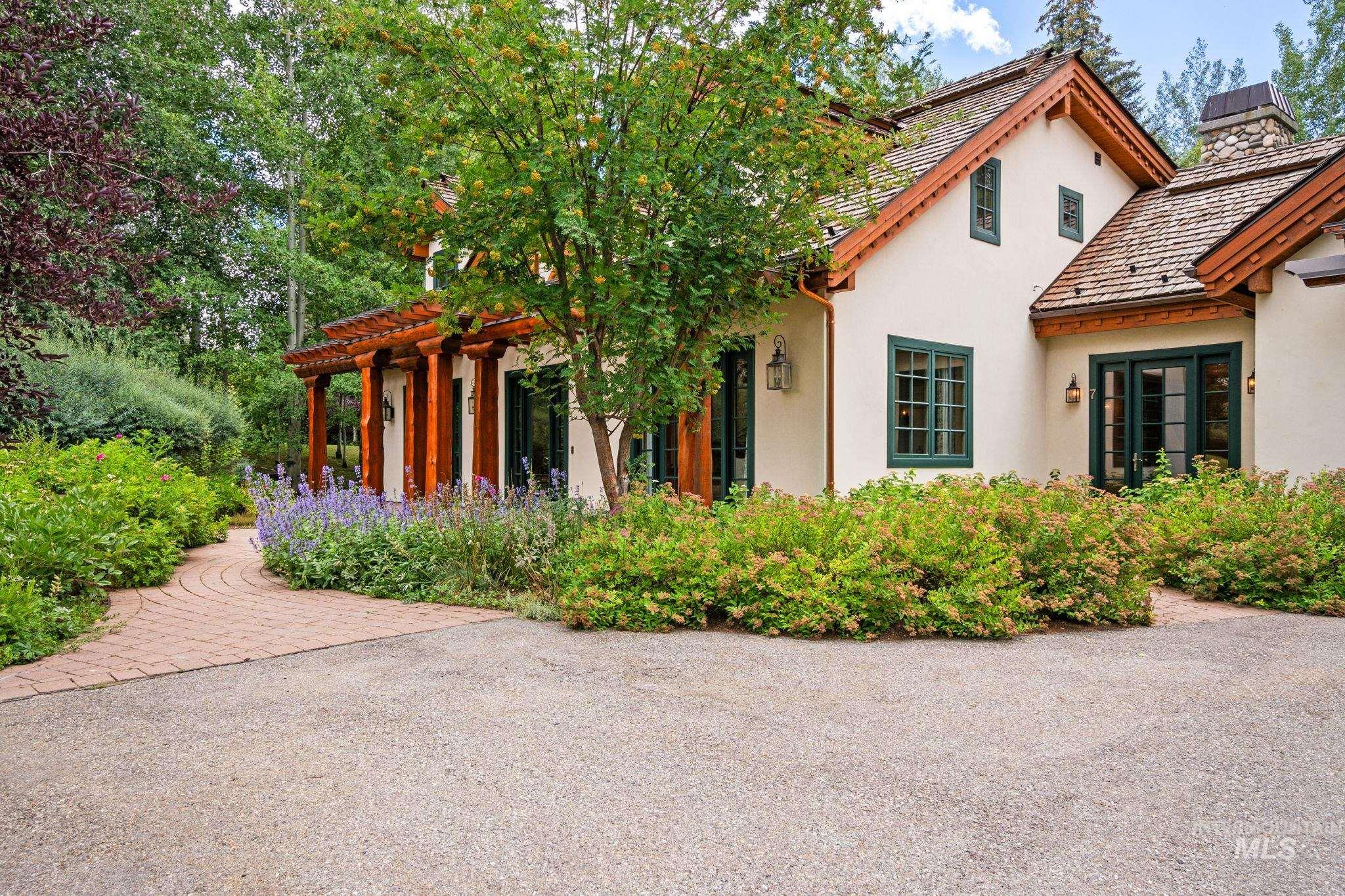 7 Rose Ct