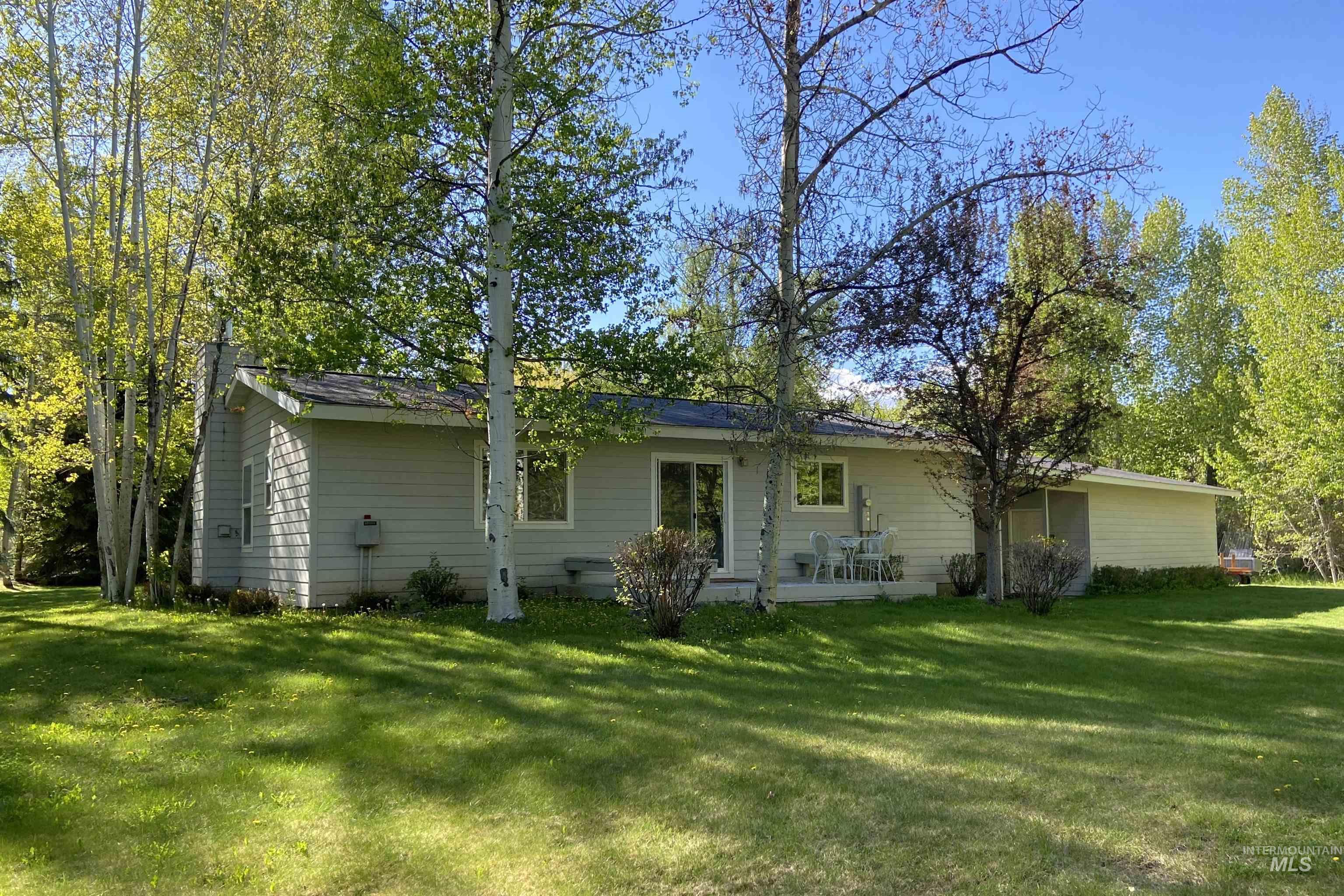 100 & 200 Trout Lane