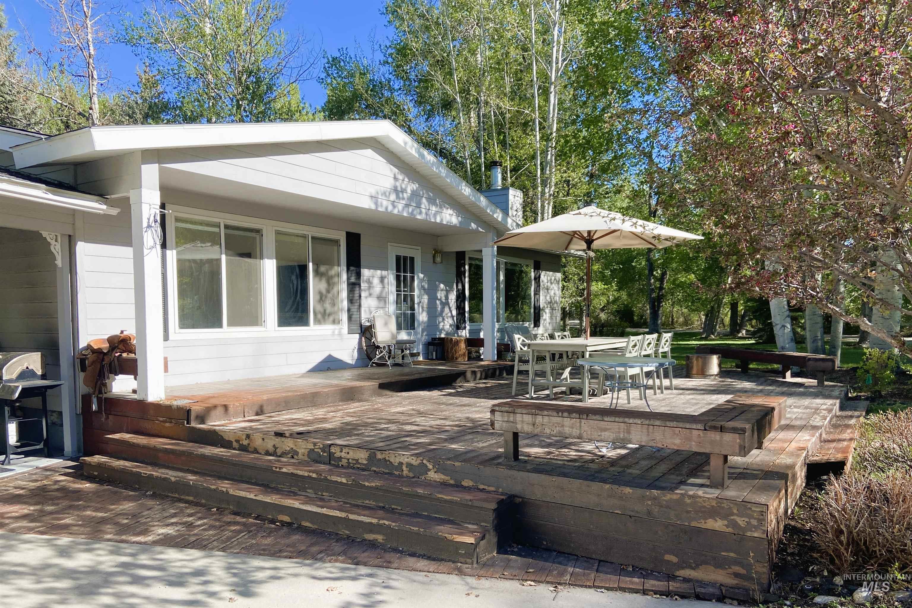 100 & 200 Trout Lane