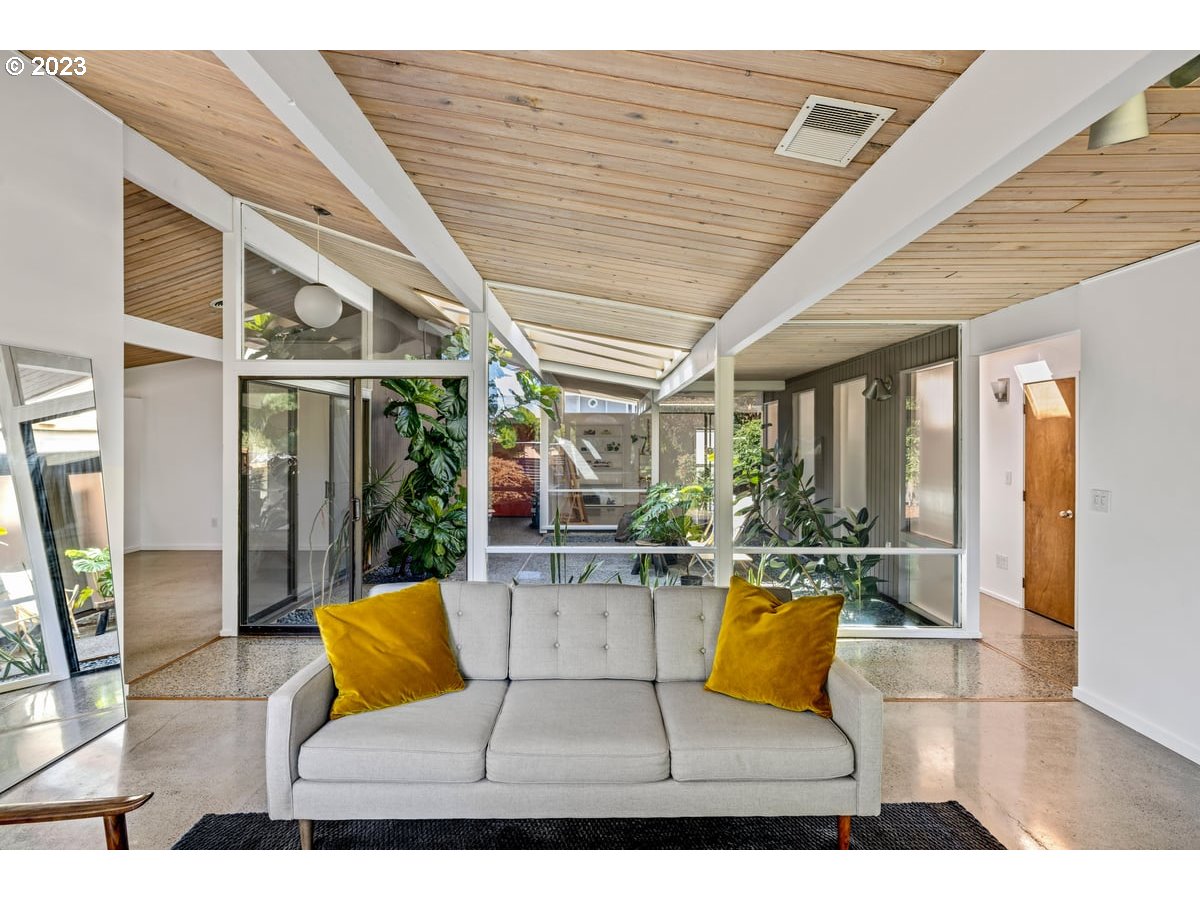 13105 SW HEATHER CT