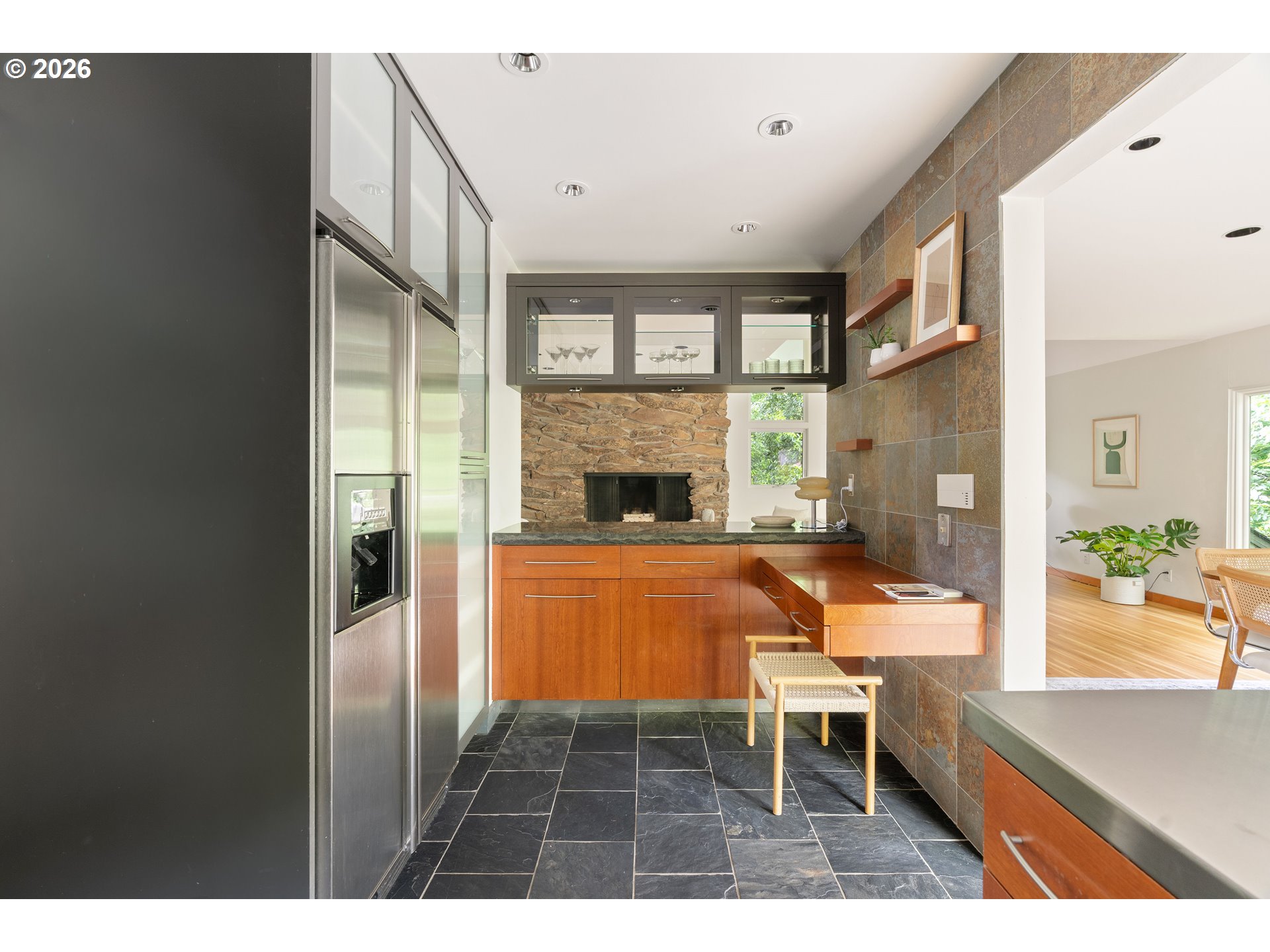 710 NW WINCHESTER TER