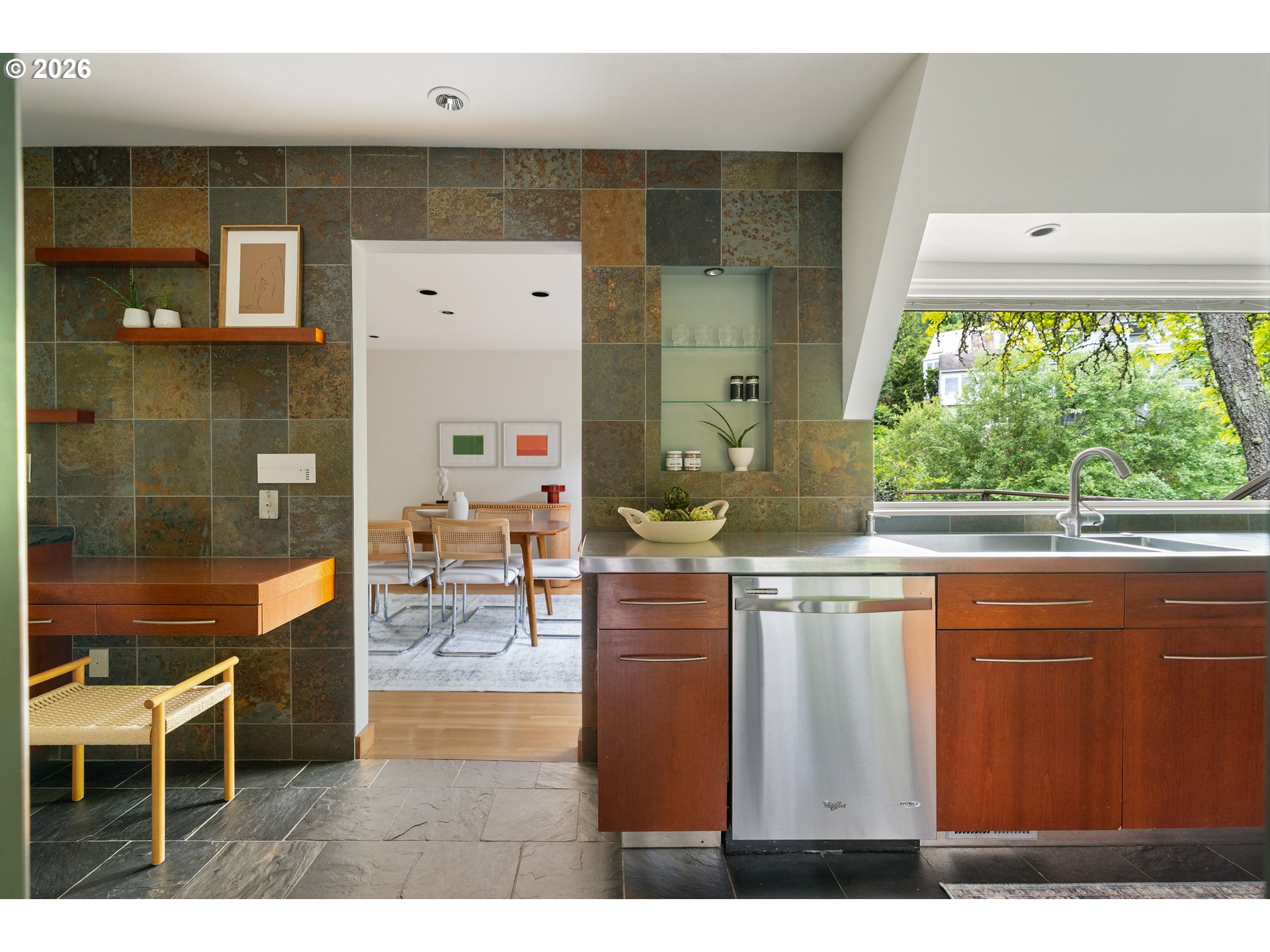 710 NW WINCHESTER TER