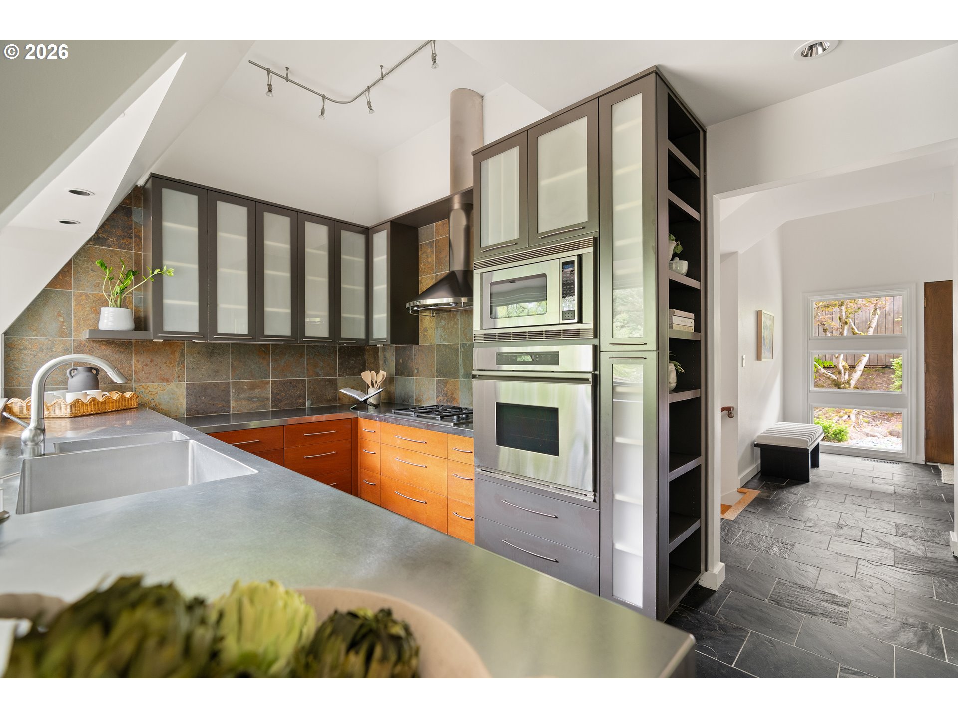 710 NW WINCHESTER TER