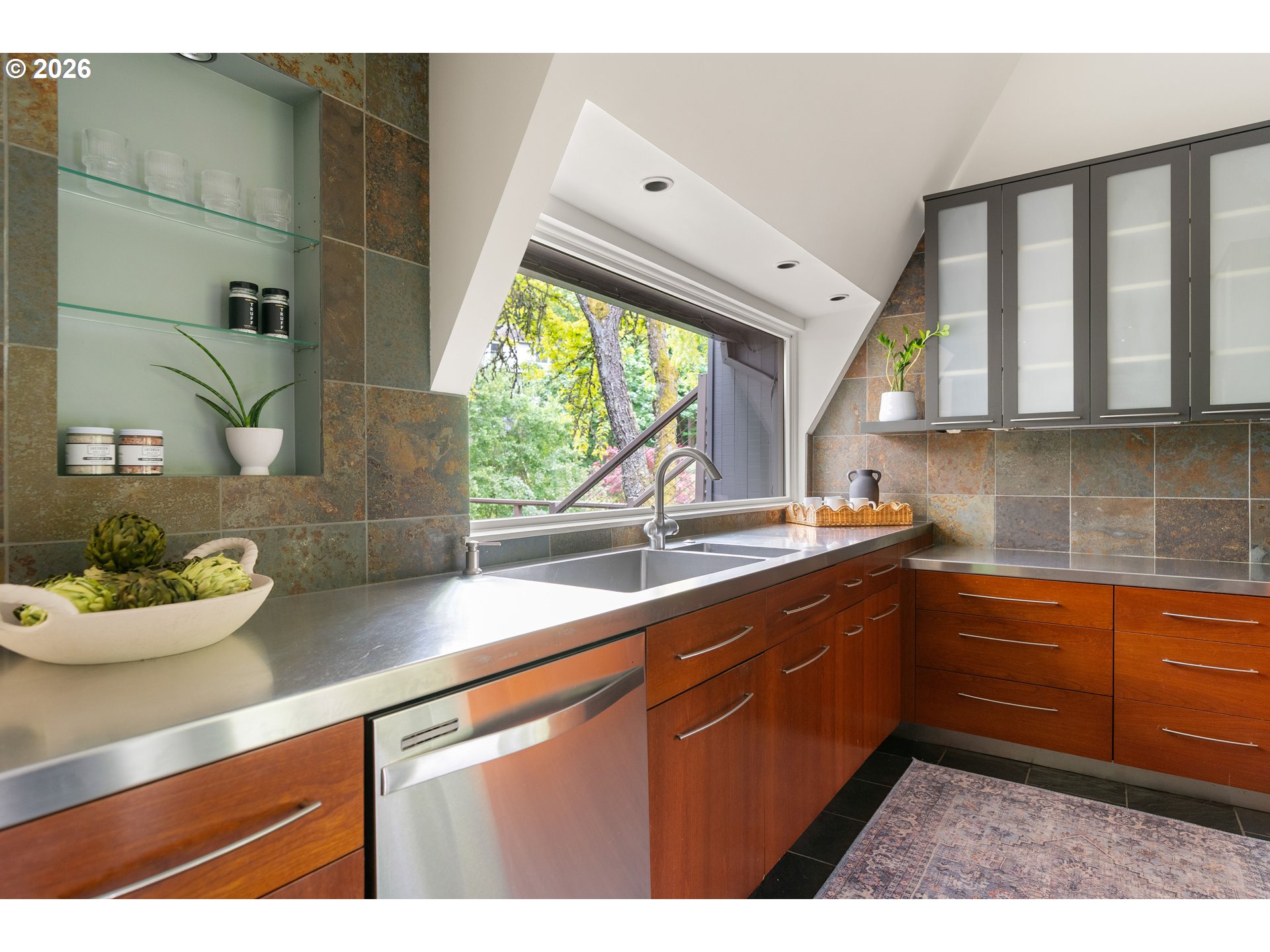710 NW WINCHESTER TER