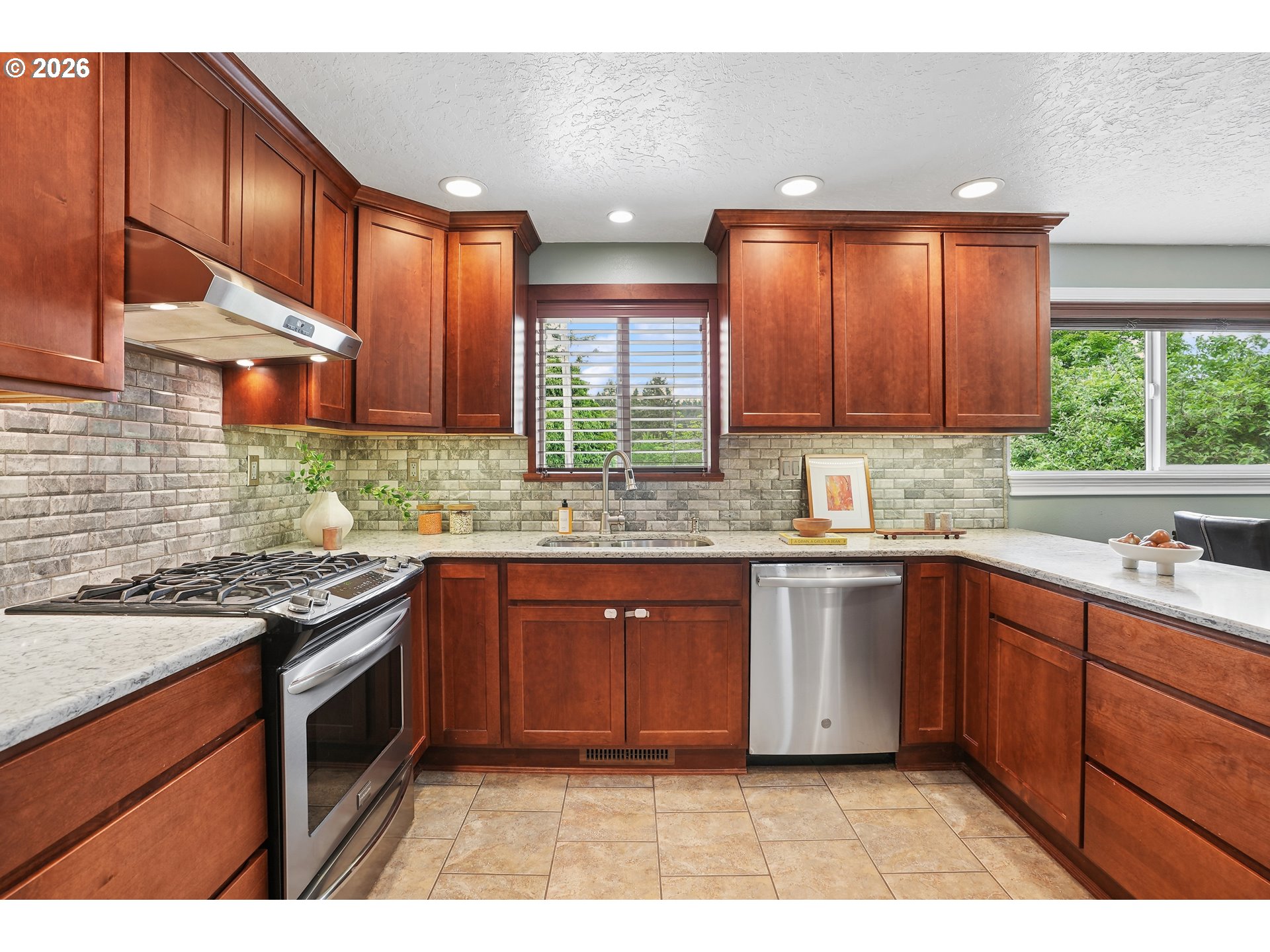 16070 S HOLCOMB BLVD
