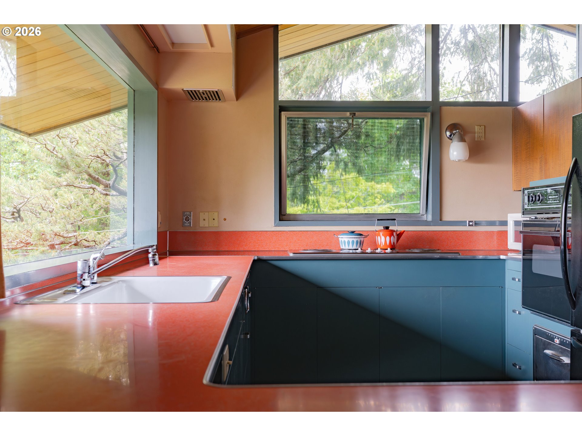 4014 SW ALTADENA AVE