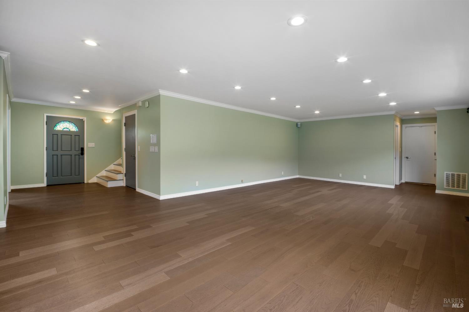 62 Oakdale Avenue