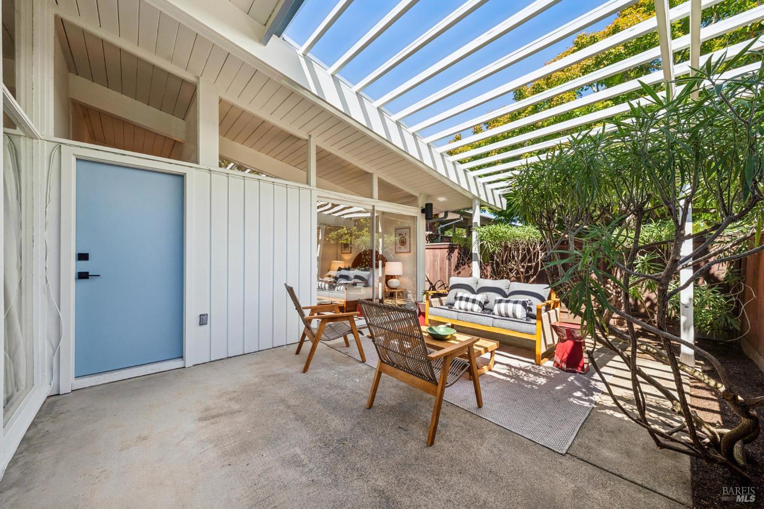384 Hibiscus Way