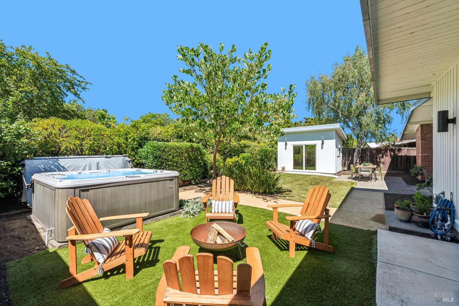 384 Hibiscus Way