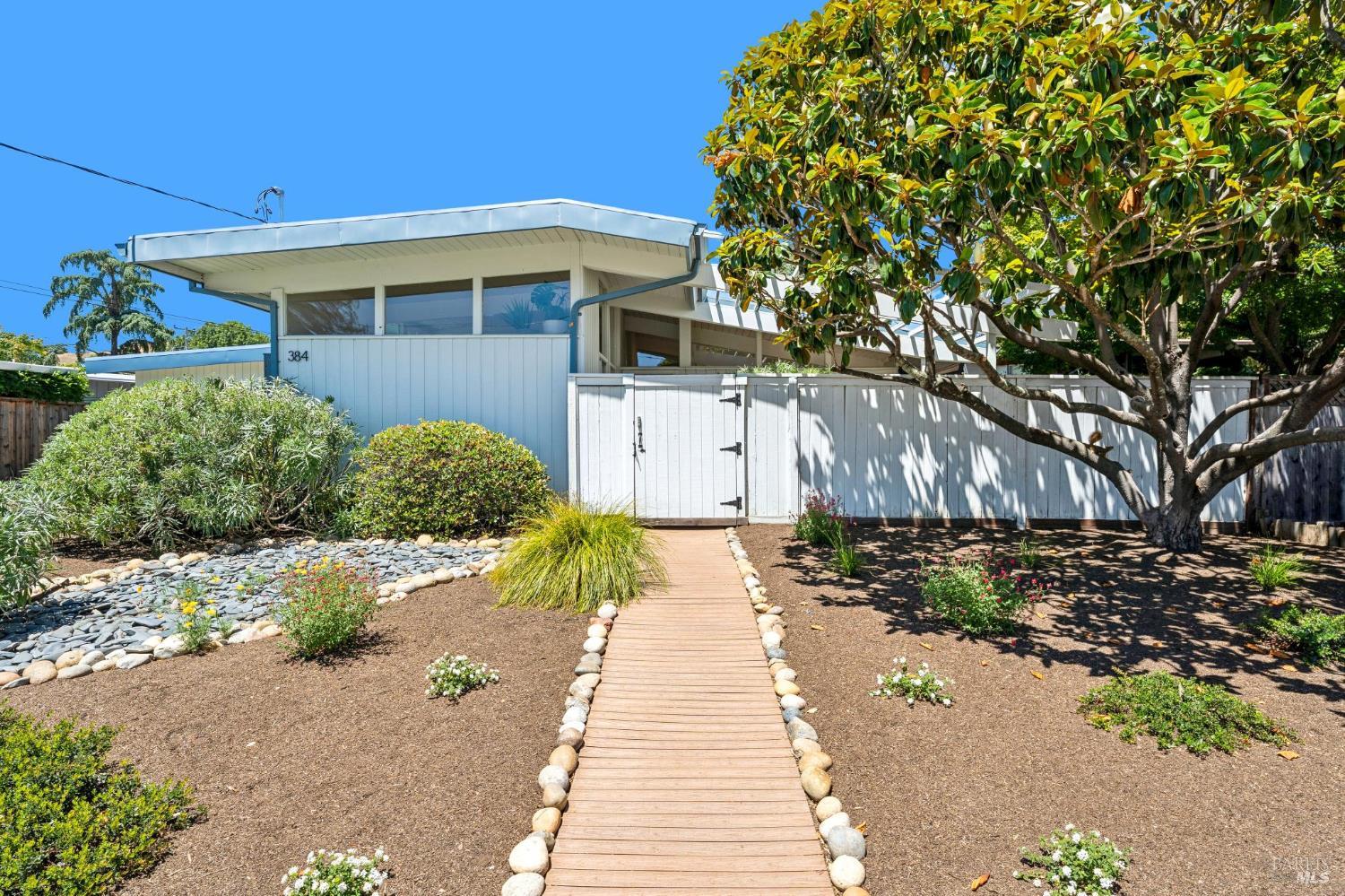 384 Hibiscus Way