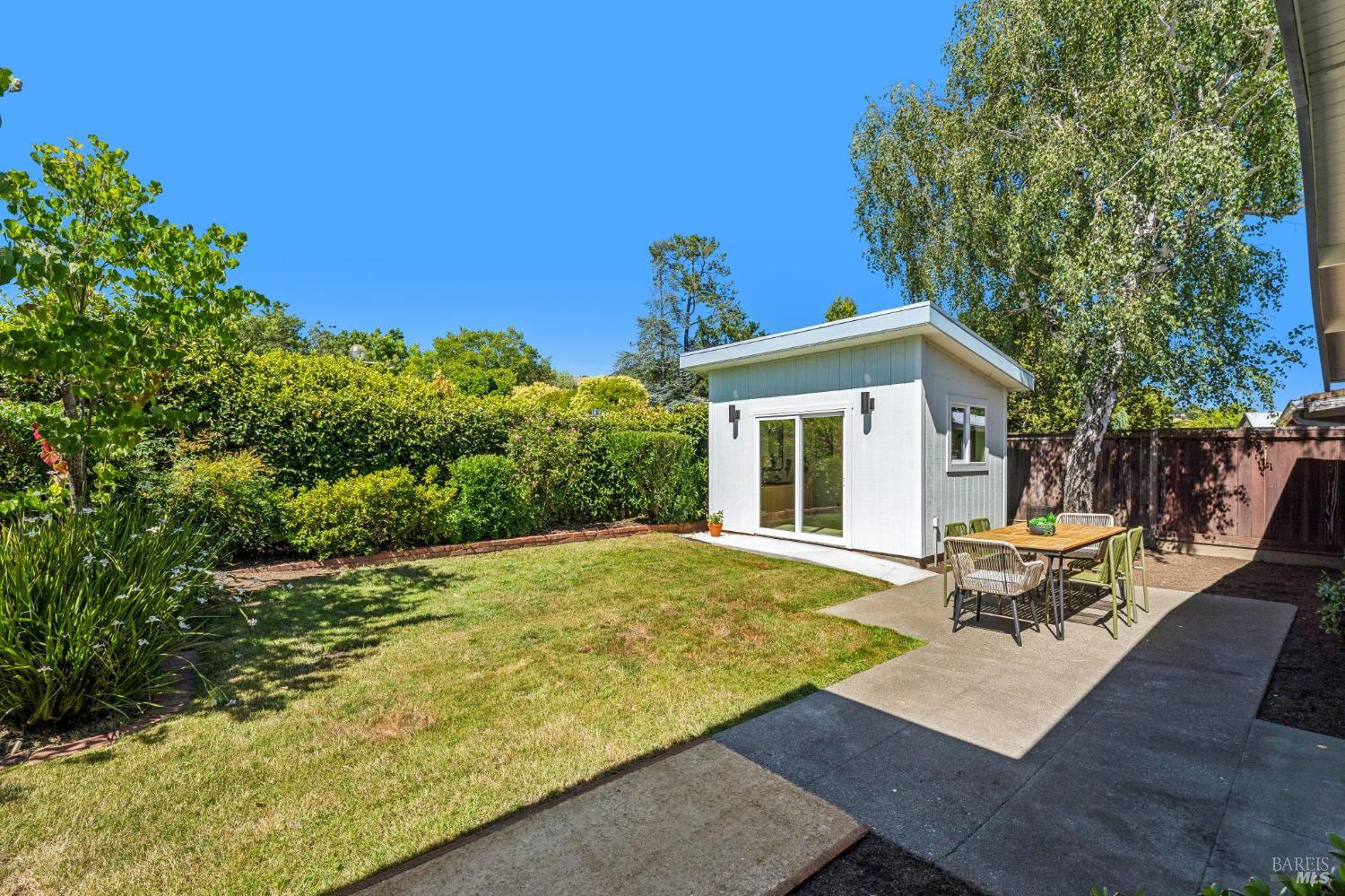 384 Hibiscus Way